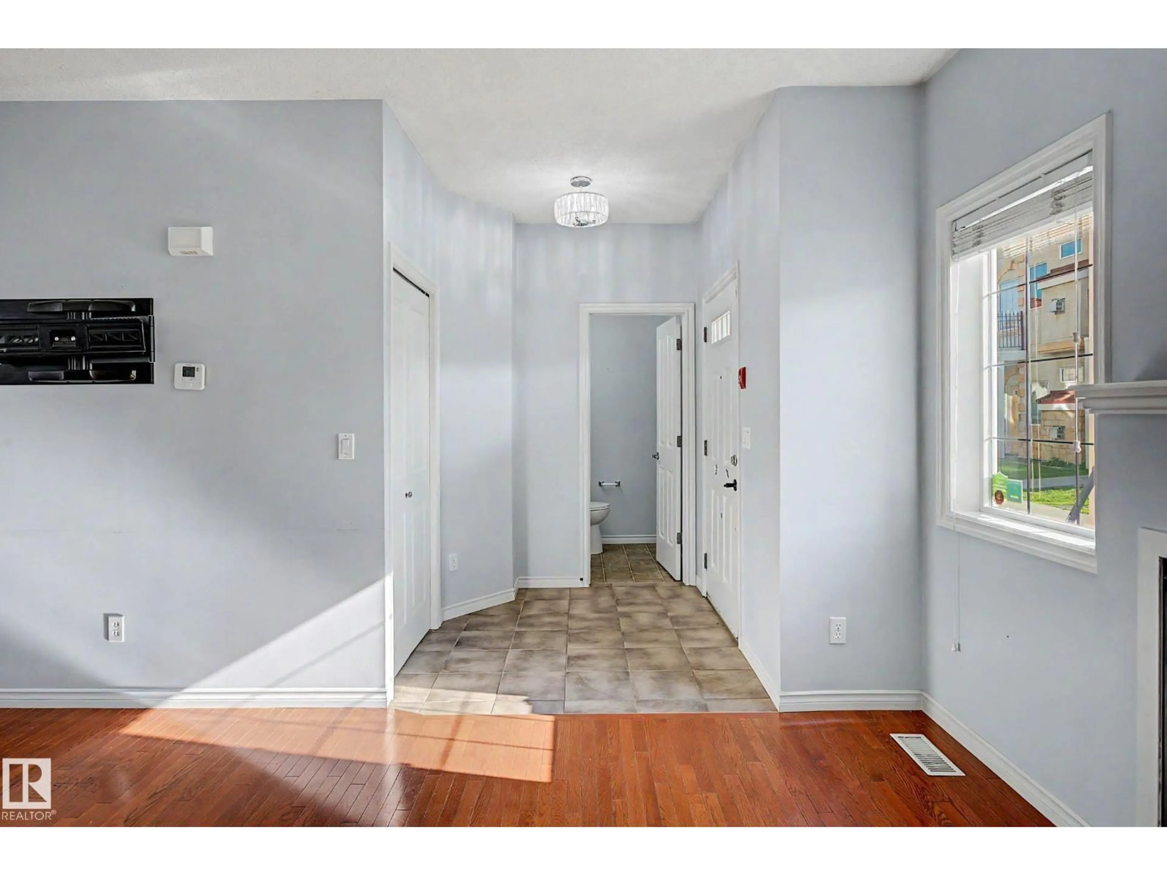Indoor entryway for #47 - 13825 155 AV NW, Edmonton Alberta T6V0B8