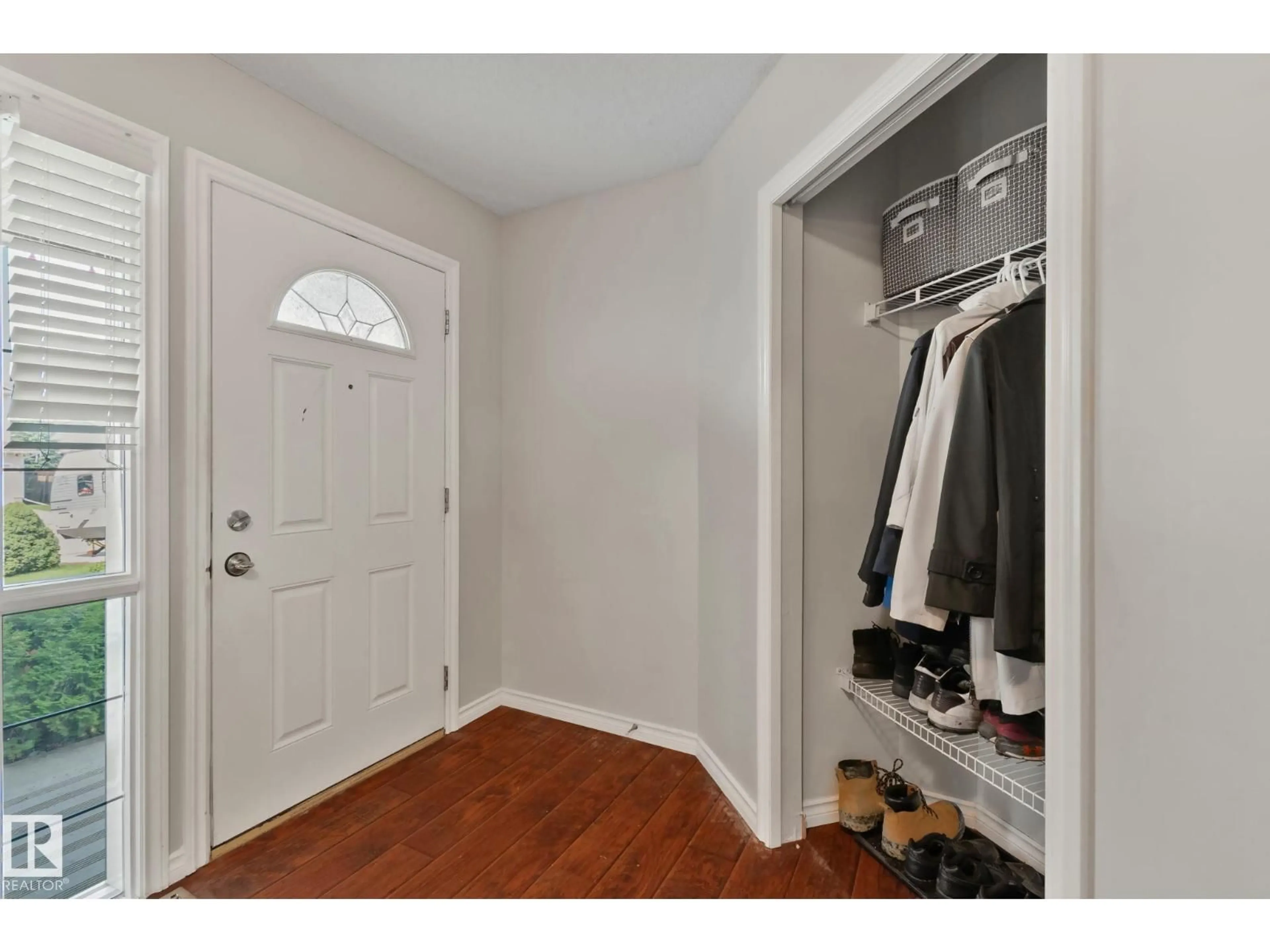 Indoor entryway for 9 LANDON DR, Spruce Grove Alberta T7X4S1