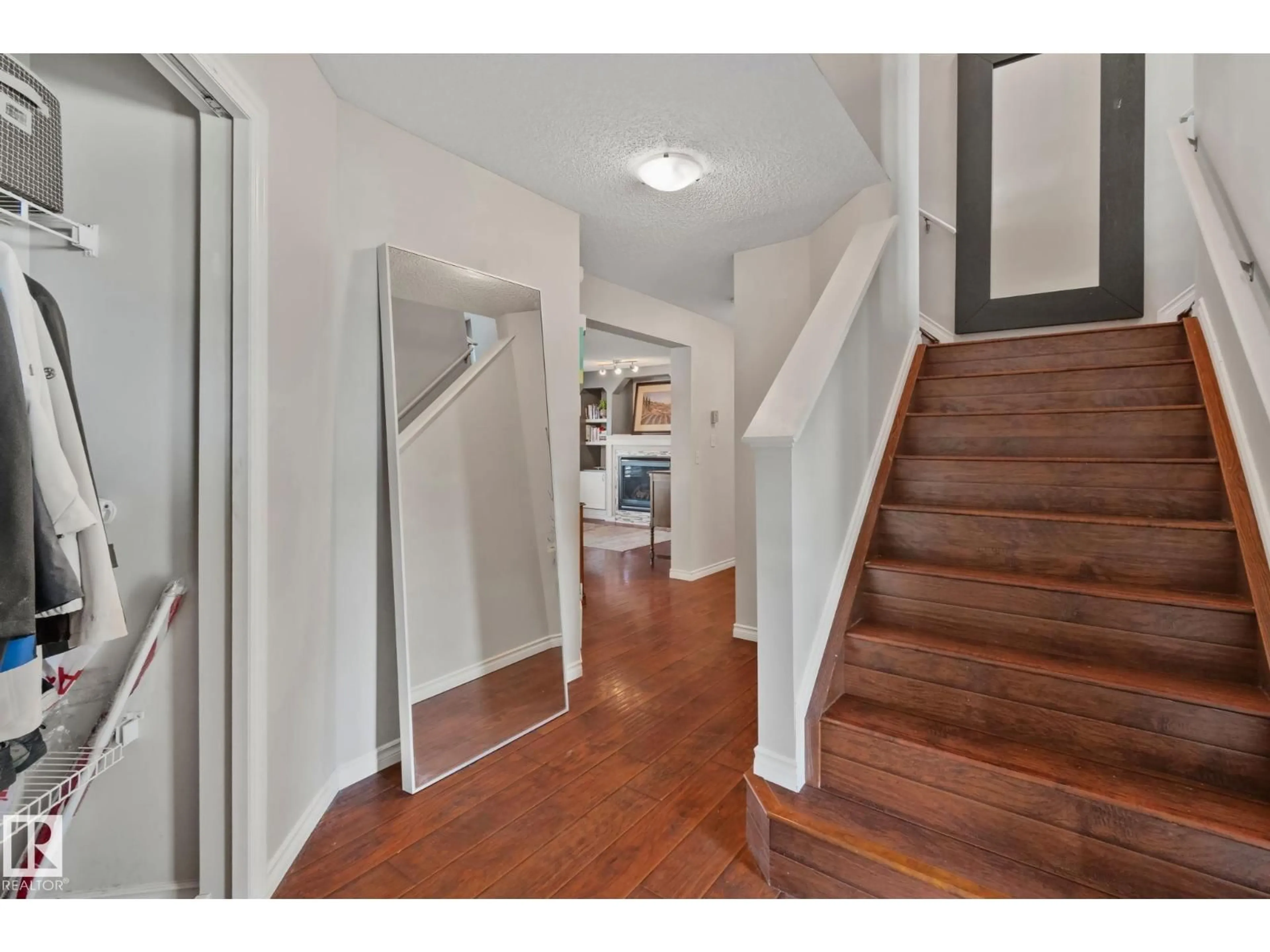Indoor entryway for 9 LANDON DR, Spruce Grove Alberta T7X4S1