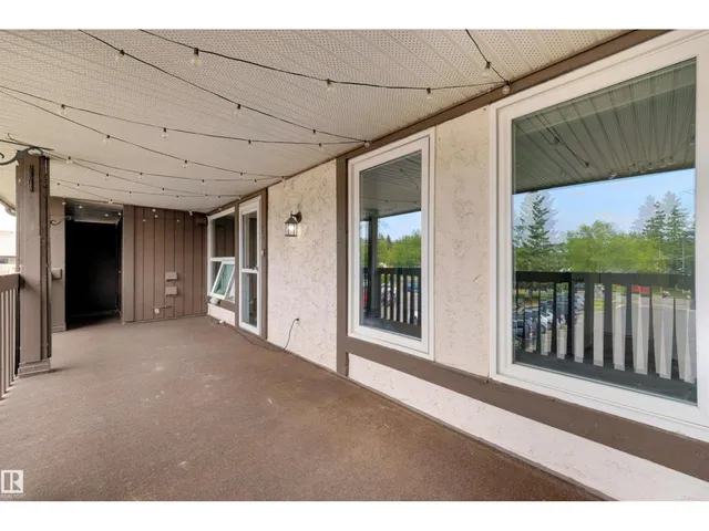 241 SURREY GARDENS GD, Edmonton 2