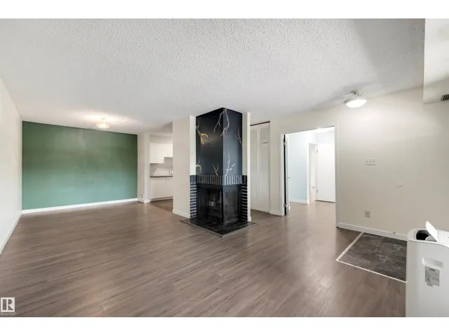 241 SURREY GARDENS GD, Edmonton 4