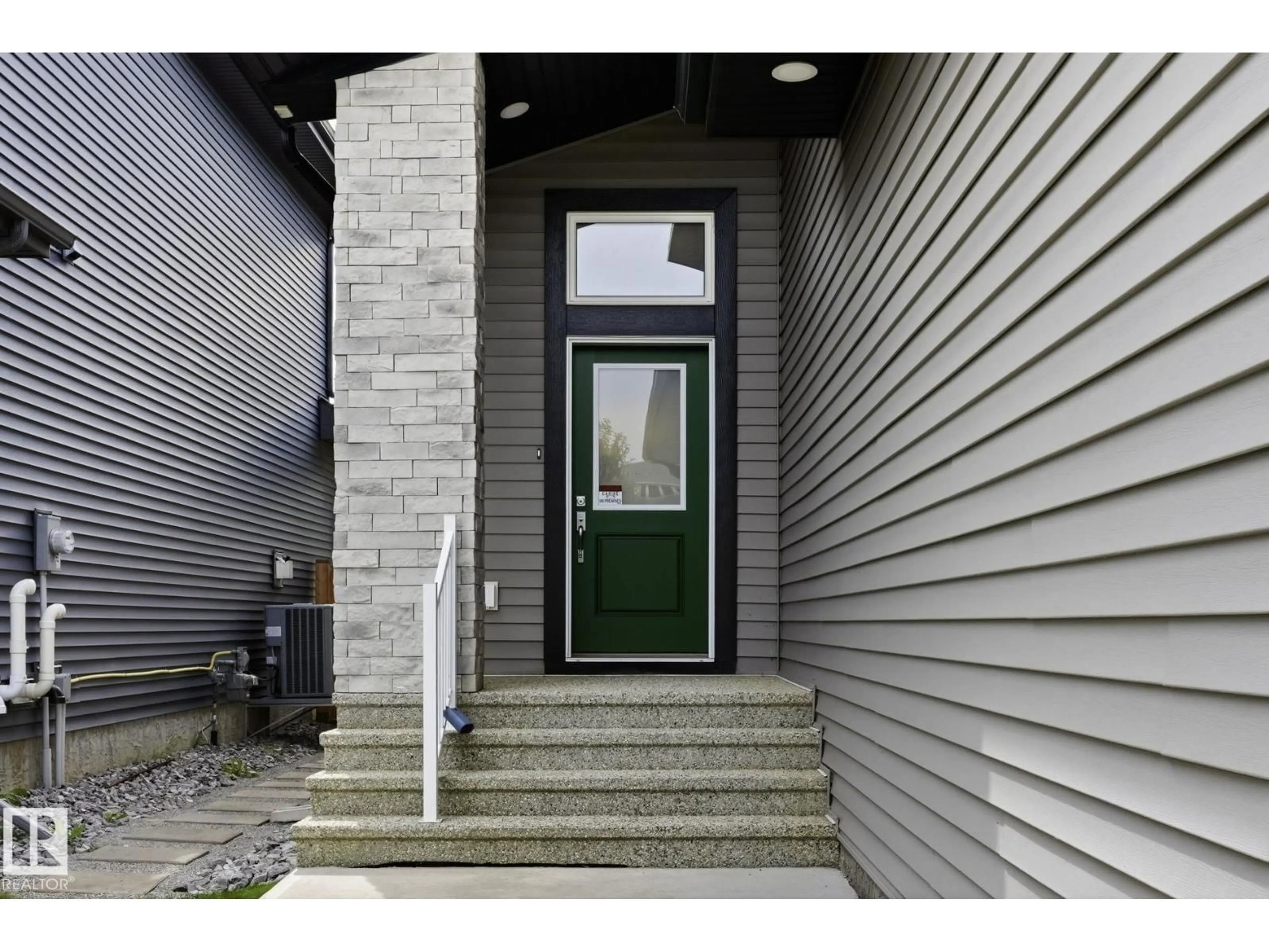 Indoor entryway for 17 KINGSBURY CI, Spruce Grove Alberta T7X0C9