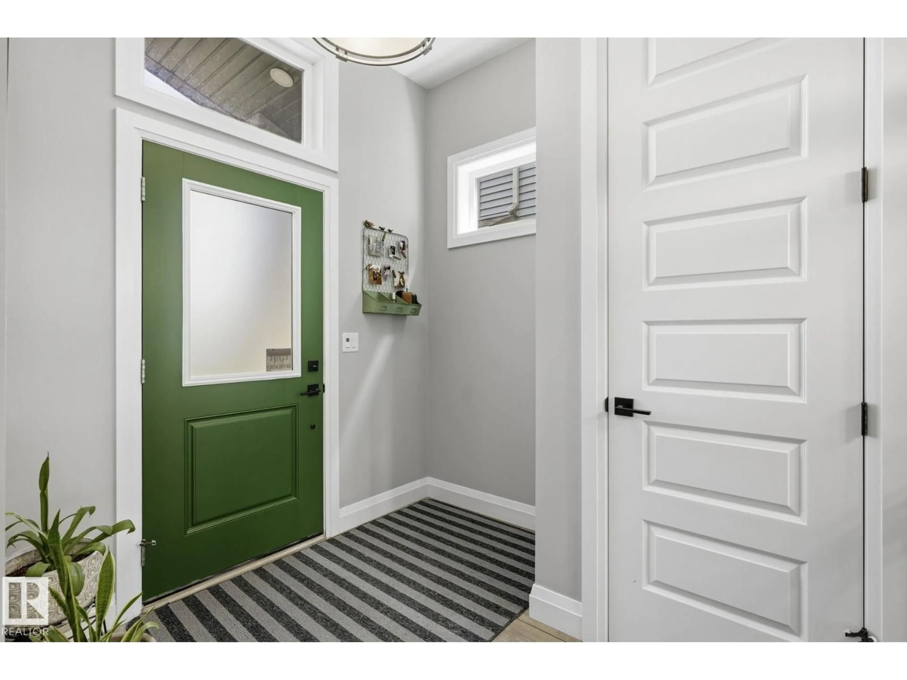 Indoor entryway for 17 KINGSBURY CI, Spruce Grove Alberta T7X0C9