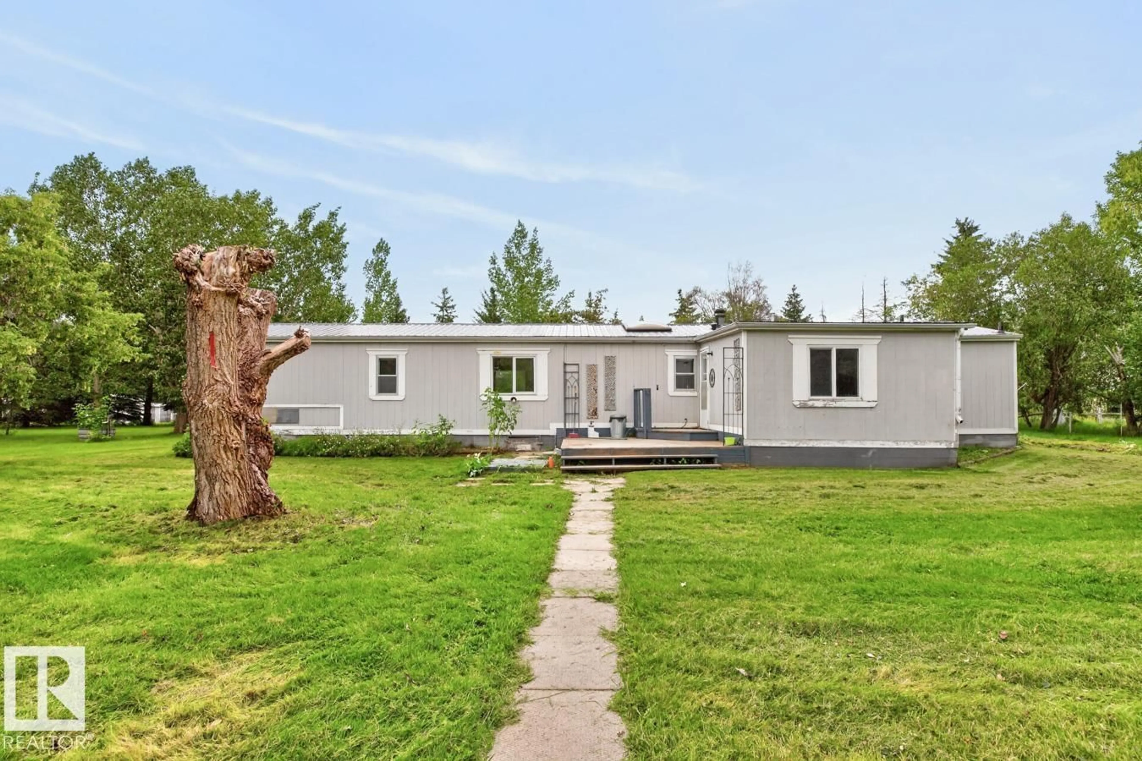 Home with vinyl exterior material, street for 4740 47 ST, Rural Beaver County Alberta T0B4J0