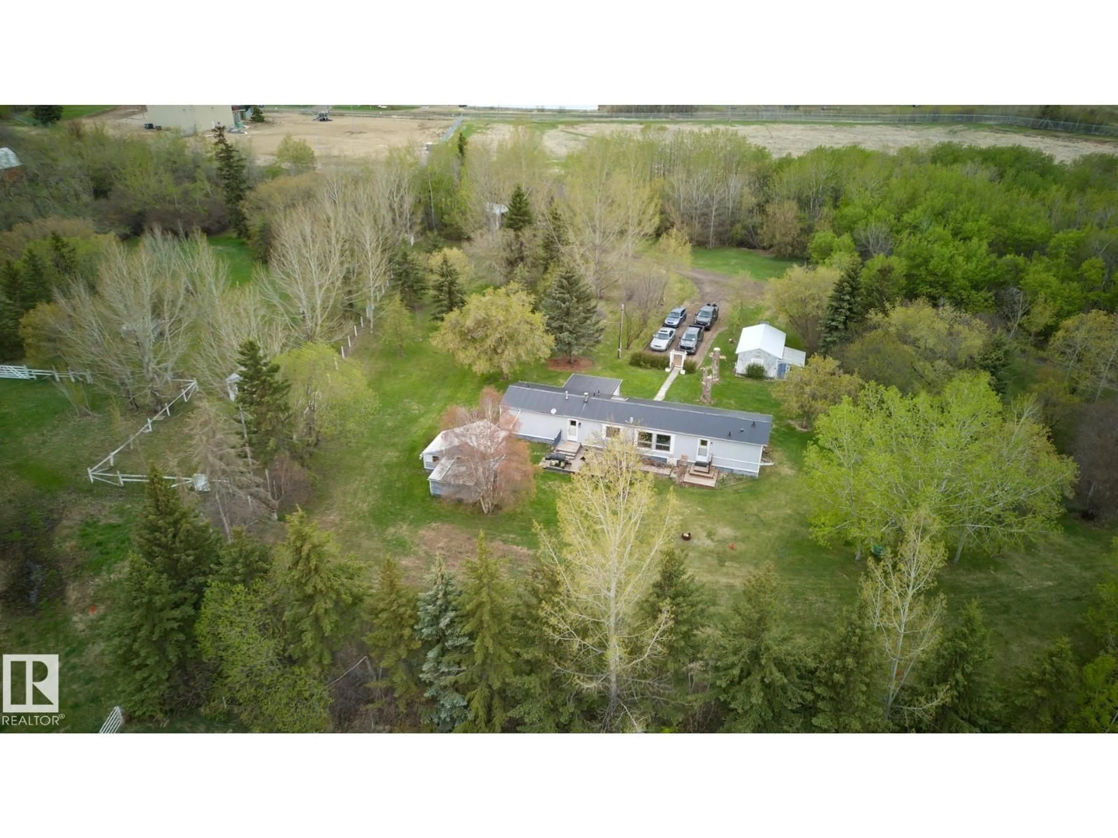 A pic from outside/outdoor area/front of a property/back of a property/a pic from drone, unknown for 4740 47 ST, Rural Beaver County Alberta T0B4J0