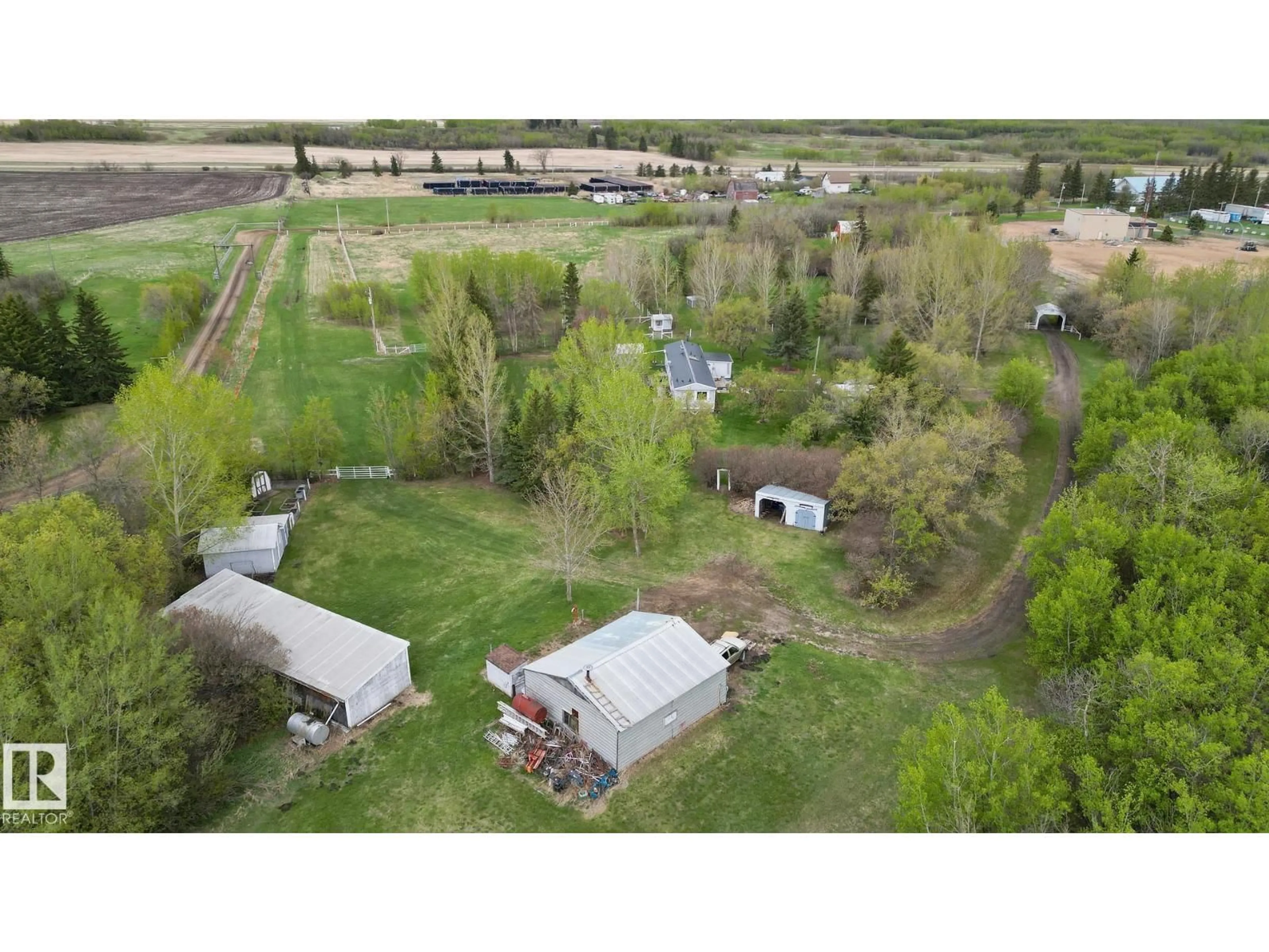 A pic from outside/outdoor area/front of a property/back of a property/a pic from drone, unknown for 4740 47 ST, Rural Beaver County Alberta T0B4J0