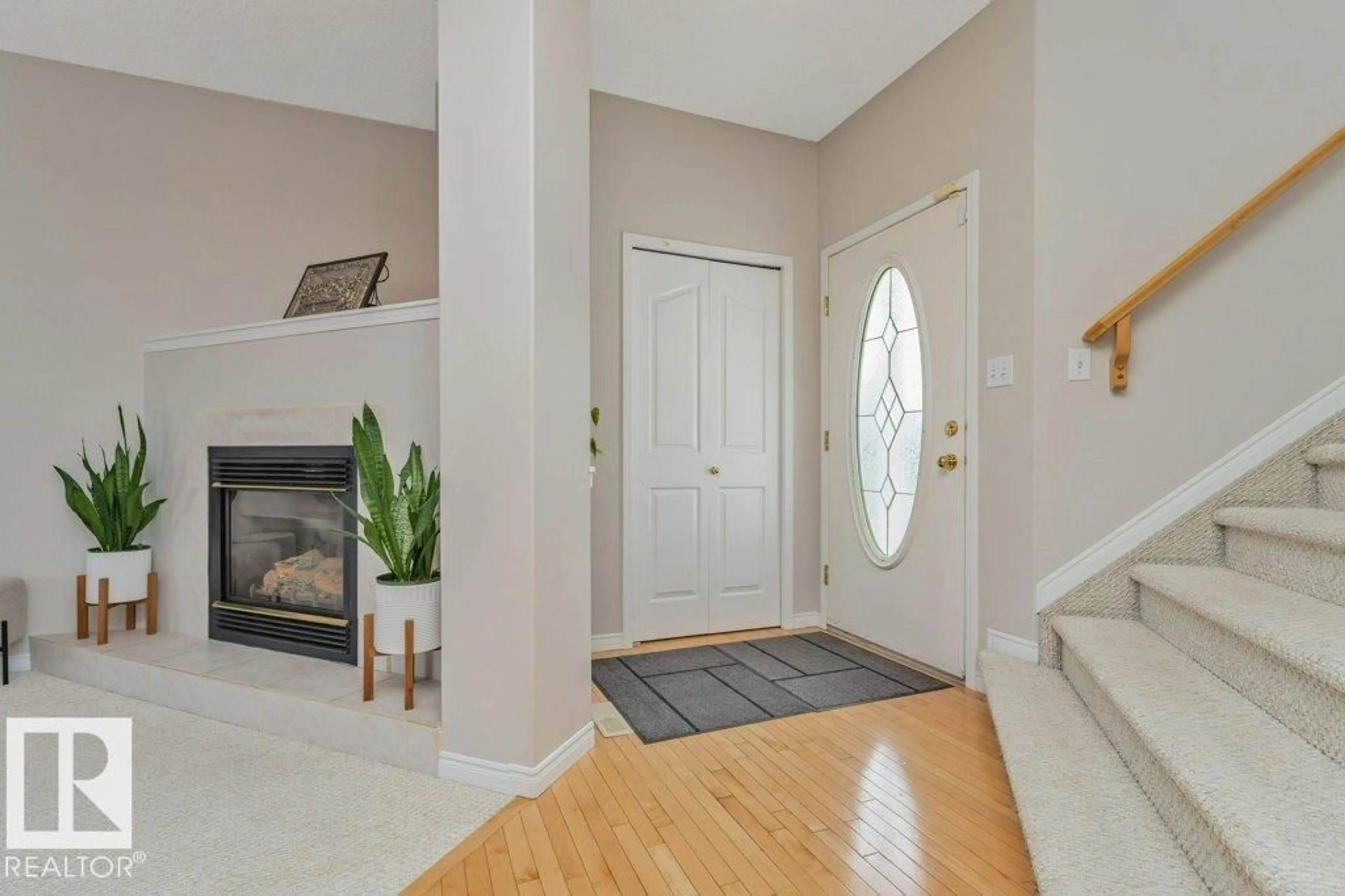 Indoor entryway for SW - 1072 BARNES WY, Edmonton Alberta T6W1E5