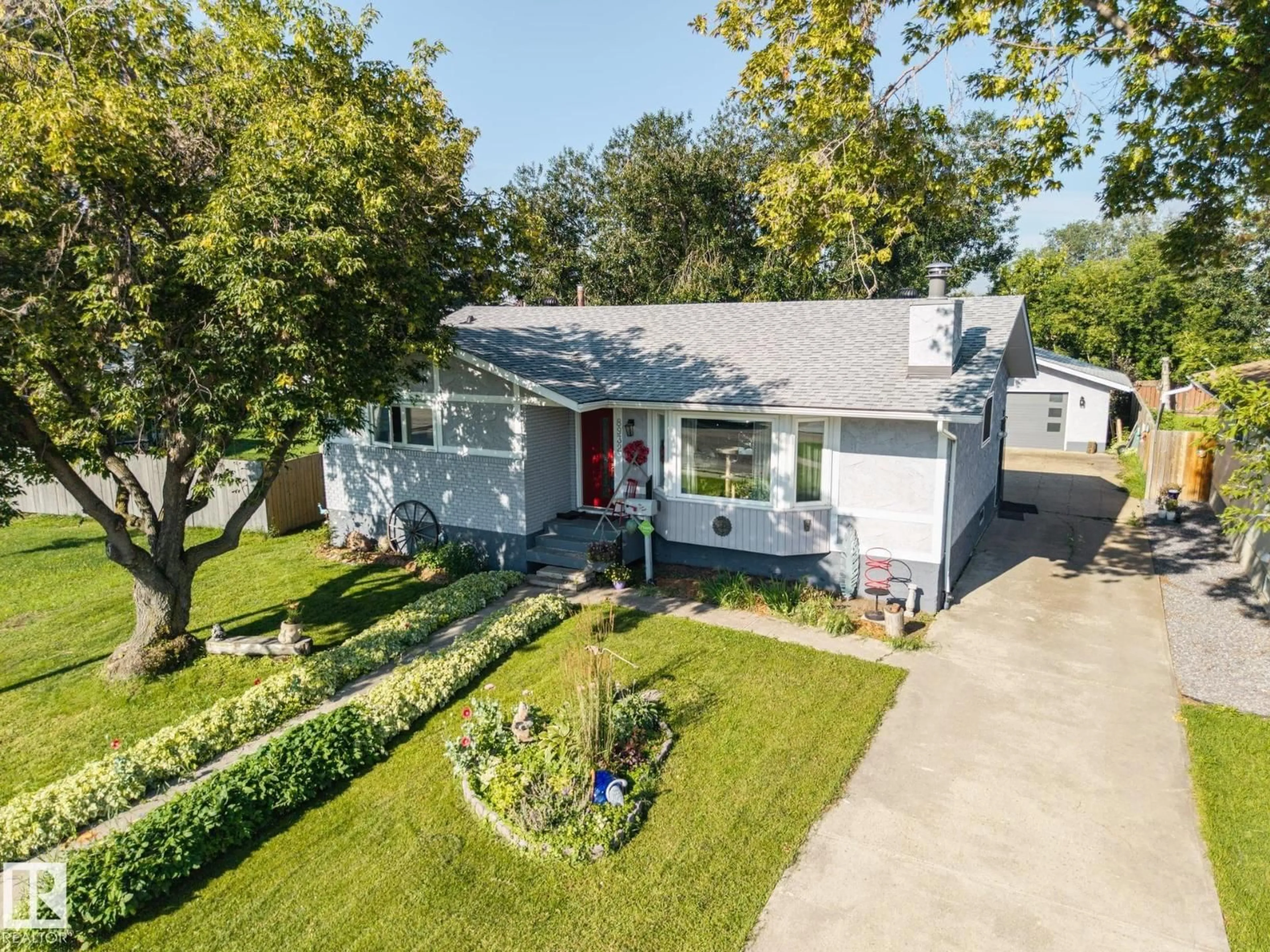 A pic from outside/outdoor area/front of a property/back of a property/a pic from drone, street for NW - 8932 187 ST, Edmonton Alberta T5T1S1
