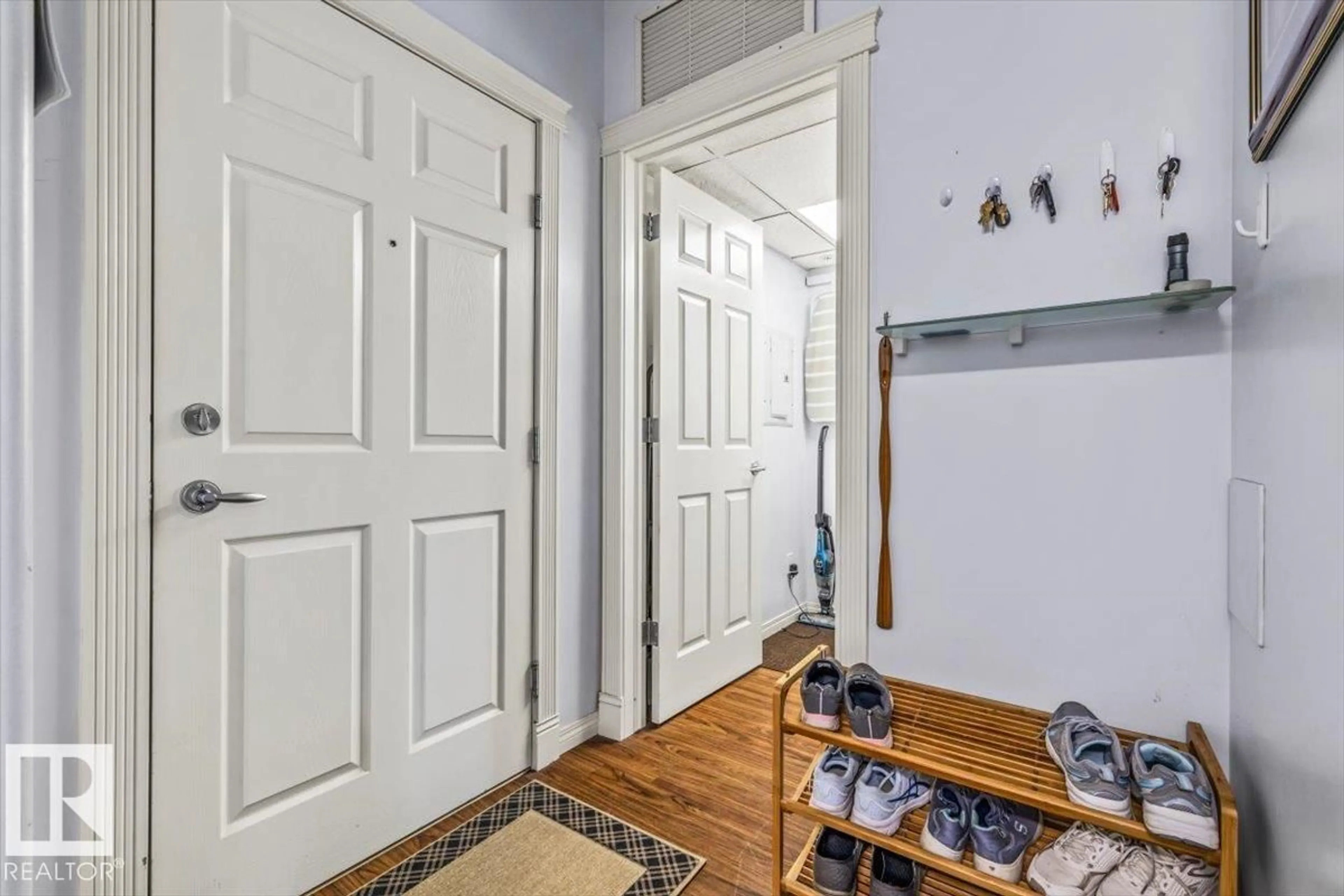 Indoor entryway for 202 - 8702 SOUTHFORT DR, Fort Saskatchewan Alberta T8L4R6