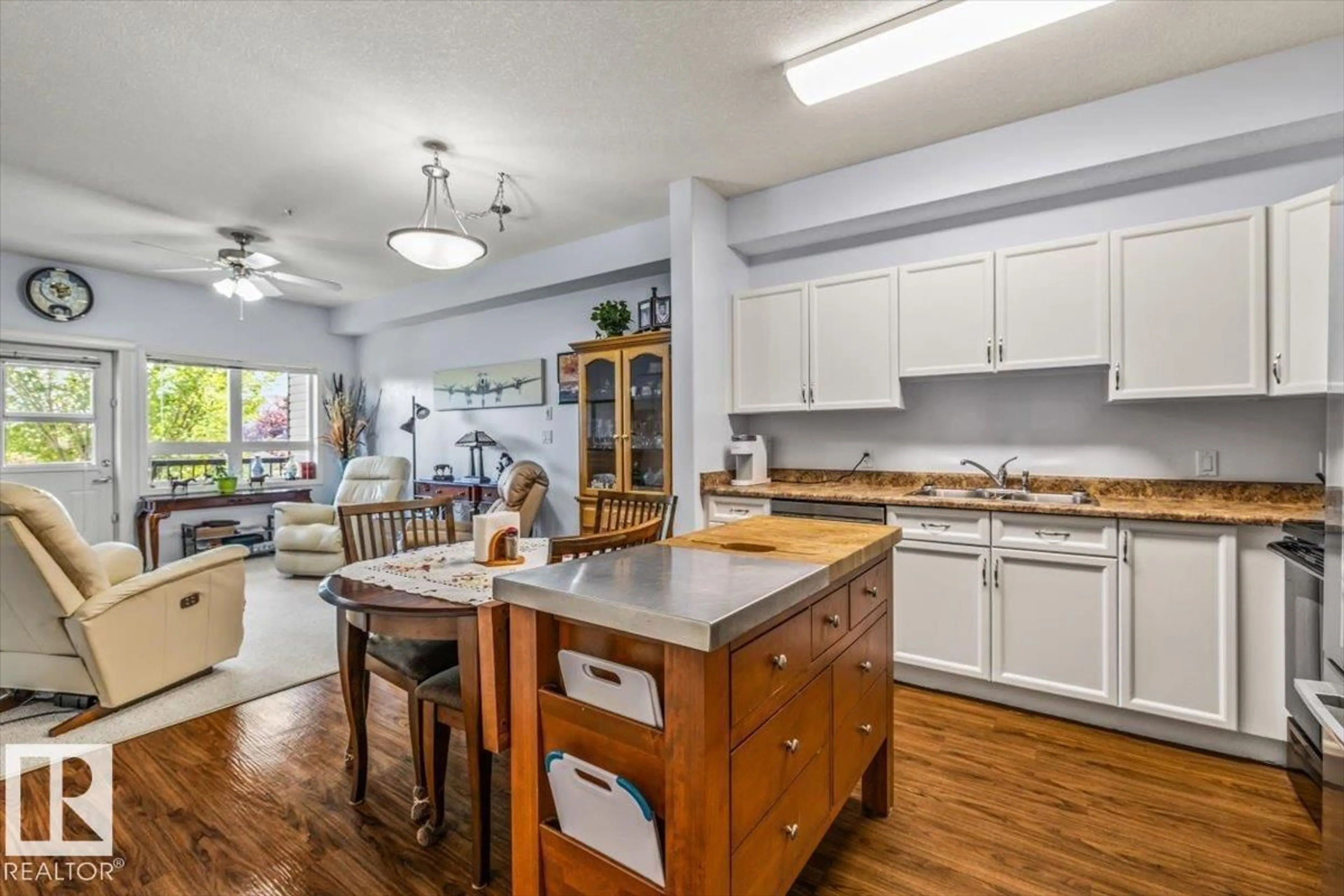Open concept kitchen, unknown for 202 - 8702 SOUTHFORT DR, Fort Saskatchewan Alberta T8L4R6
