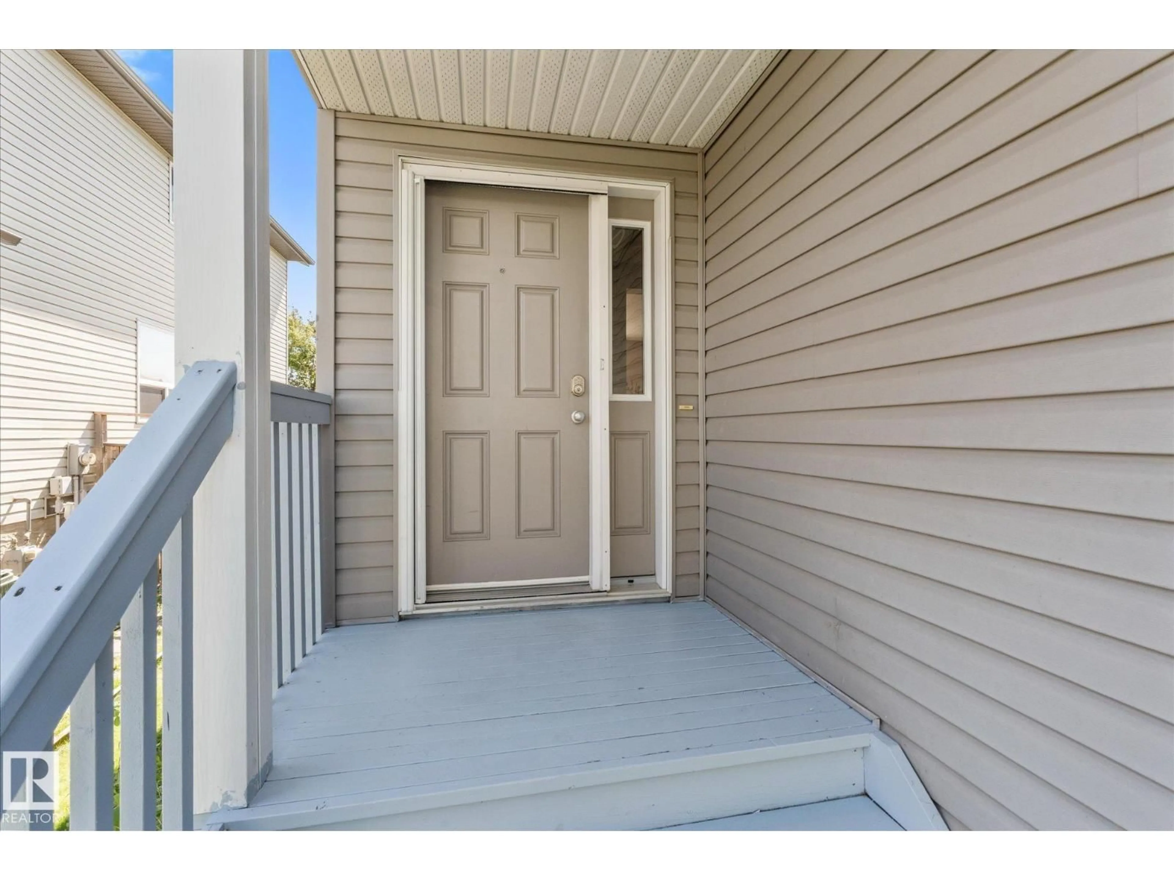 Indoor entryway for 196 BROOKVIEW WY, Stony Plain Alberta T7Z2X7