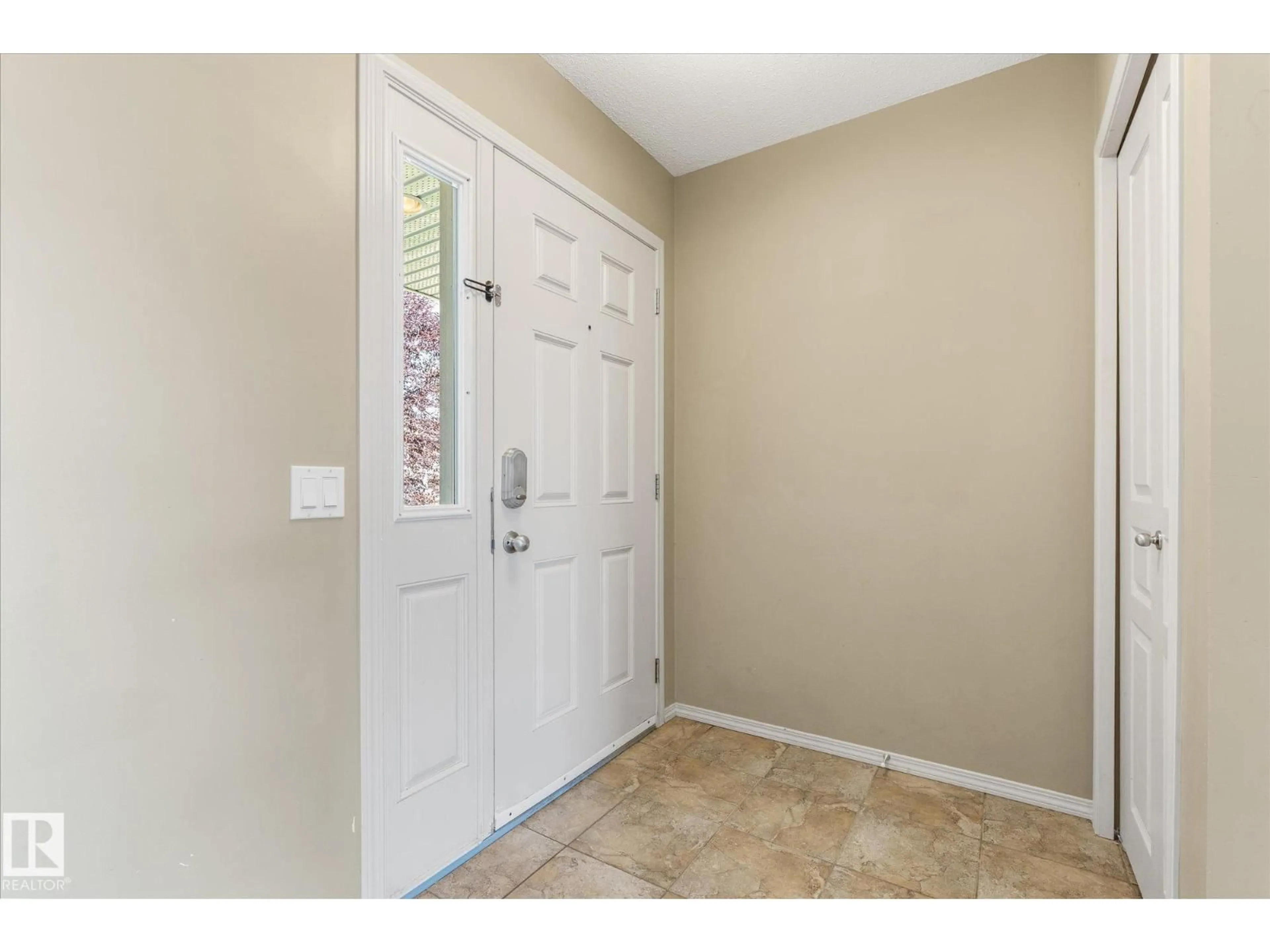Indoor entryway for 196 BROOKVIEW WY, Stony Plain Alberta T7Z2X7