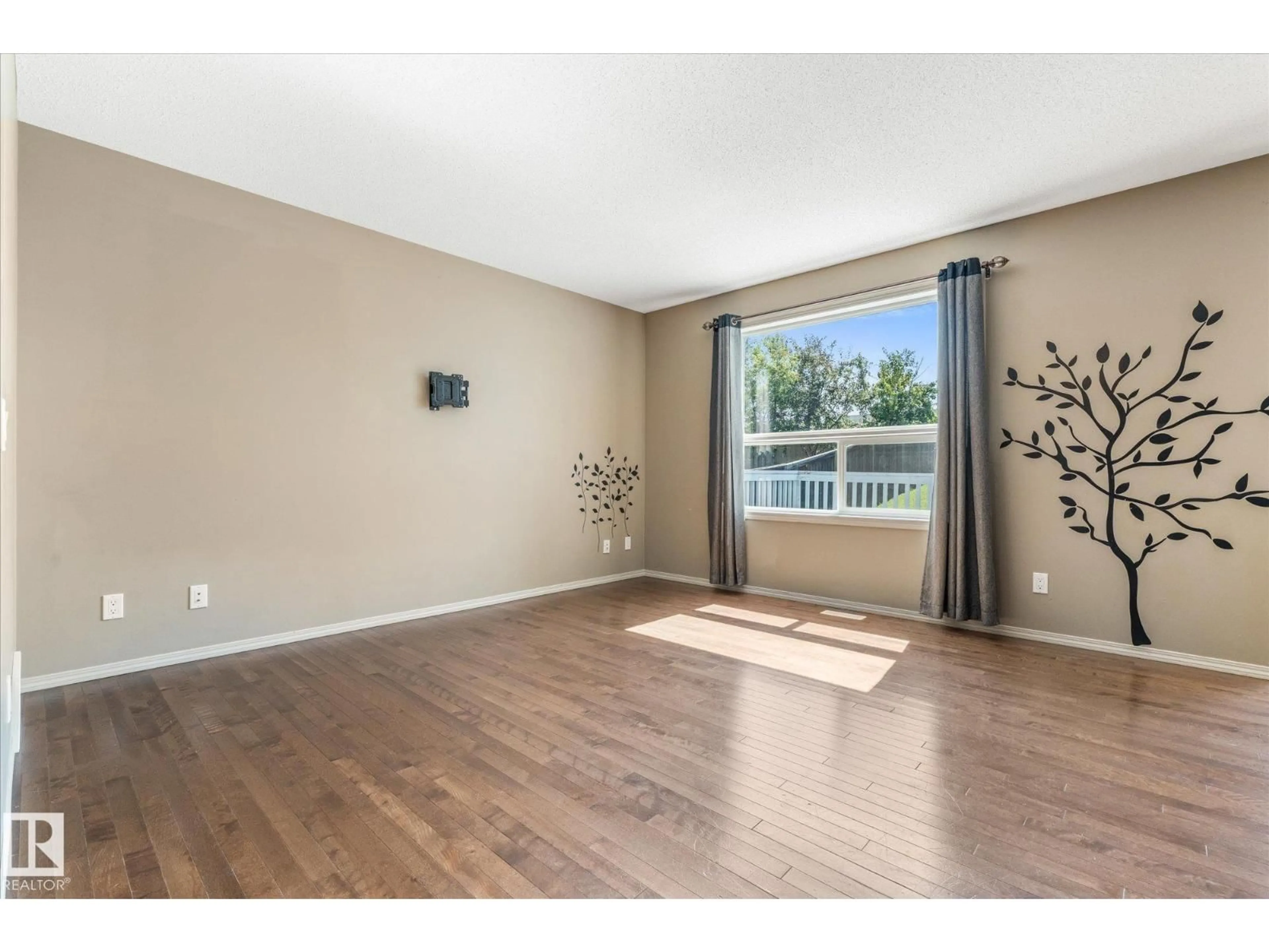 A pic of a room for 196 BROOKVIEW WY, Stony Plain Alberta T7Z2X7