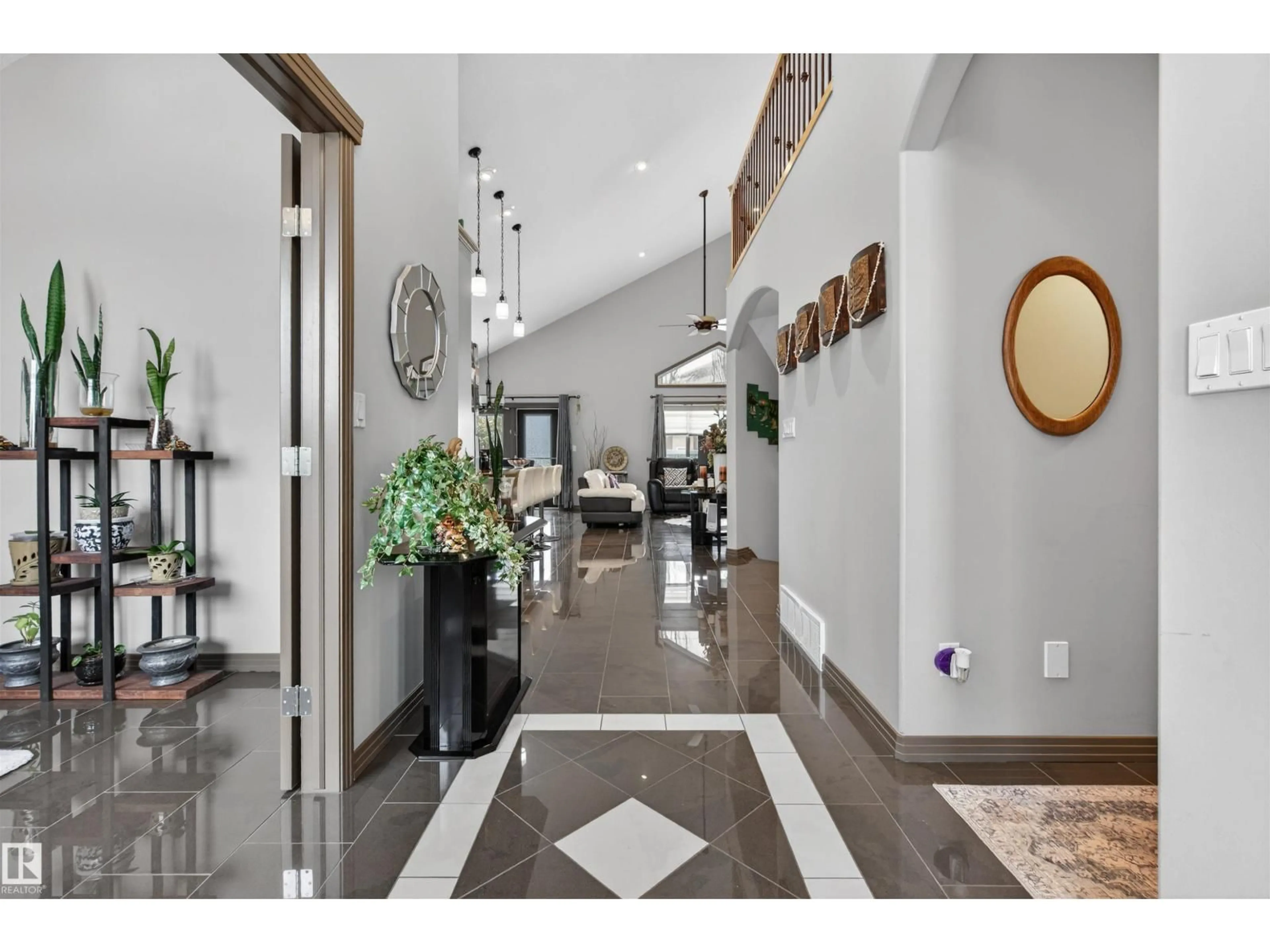 Indoor foyer for 1213 CUNNINGHAM DR, Edmonton Alberta T6W0R5
