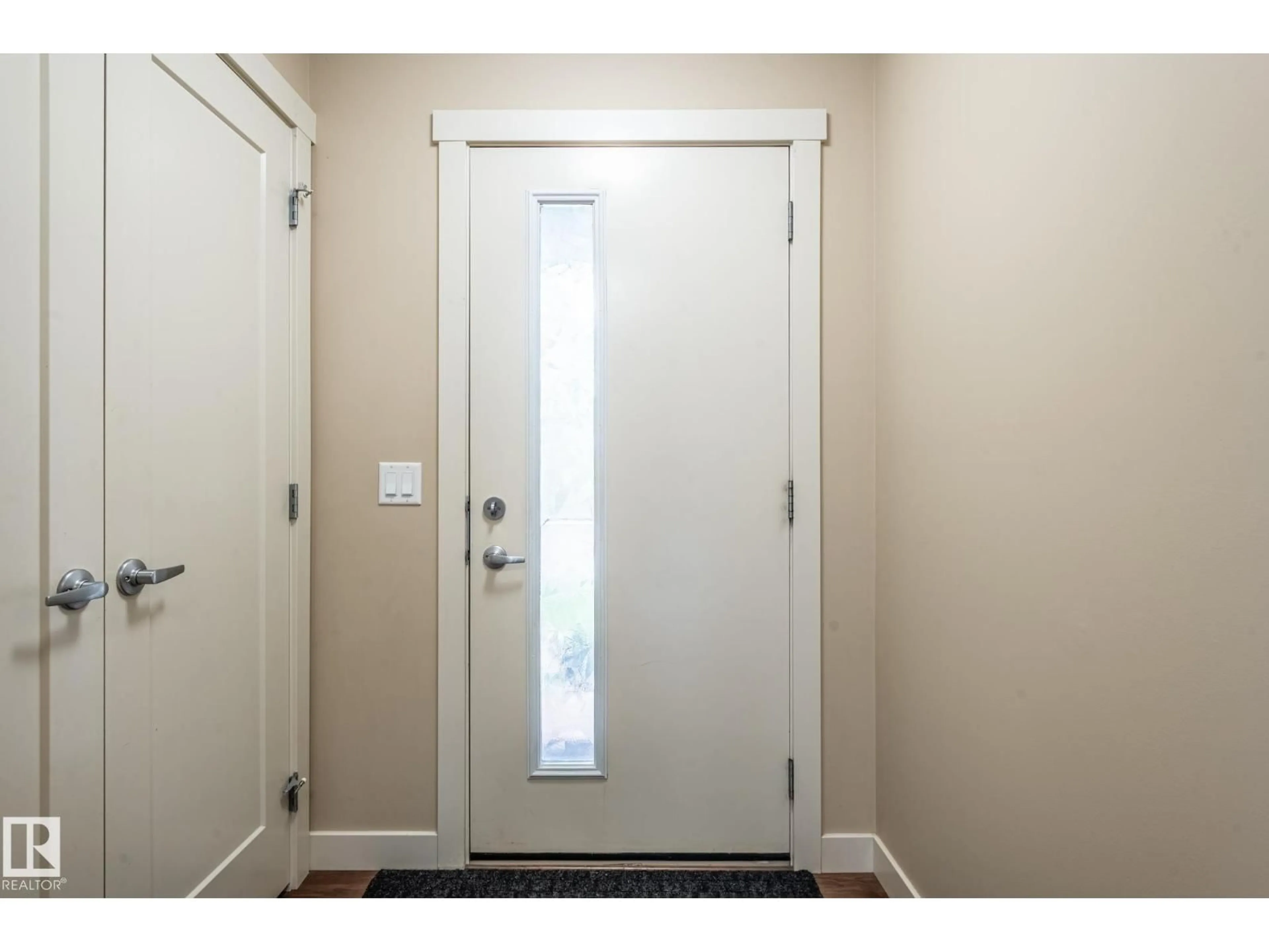 Indoor entryway for 2312 CASEY CRES, Edmonton Alberta T6W3M9