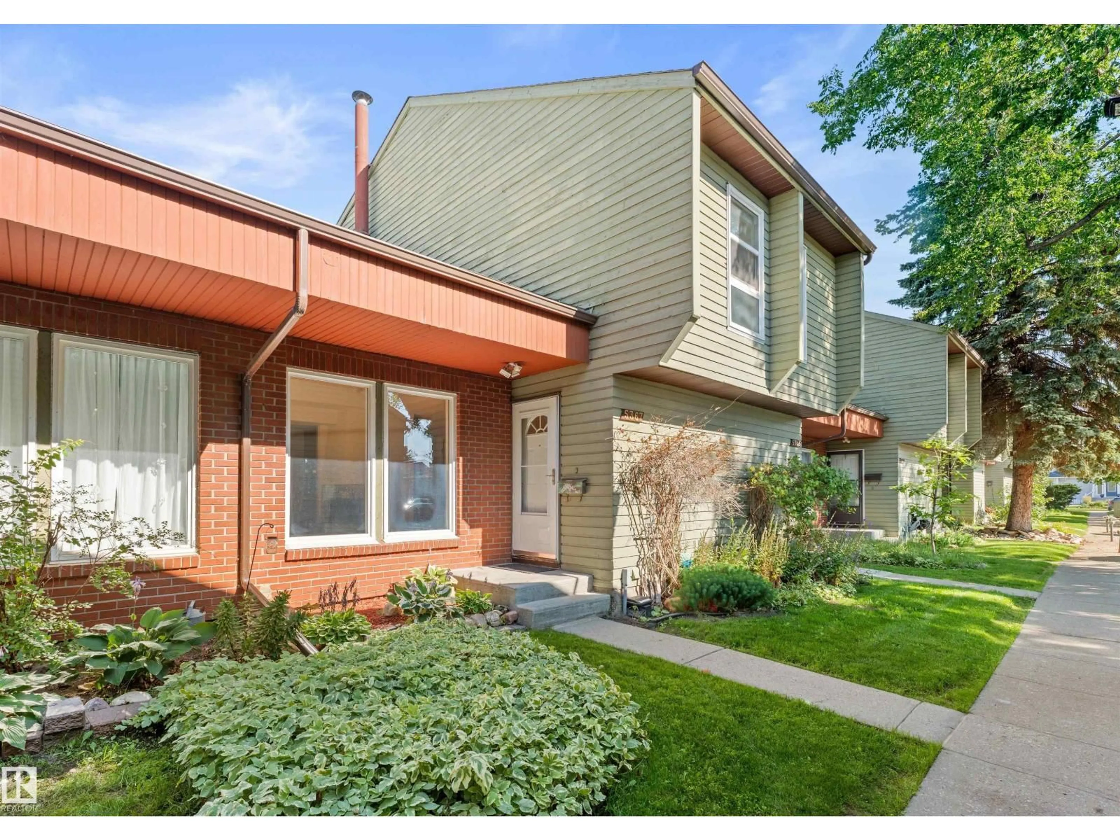 Home with brick exterior material, street for 5367 HILL VIEW CR, Edmonton Alberta T6L1V9
