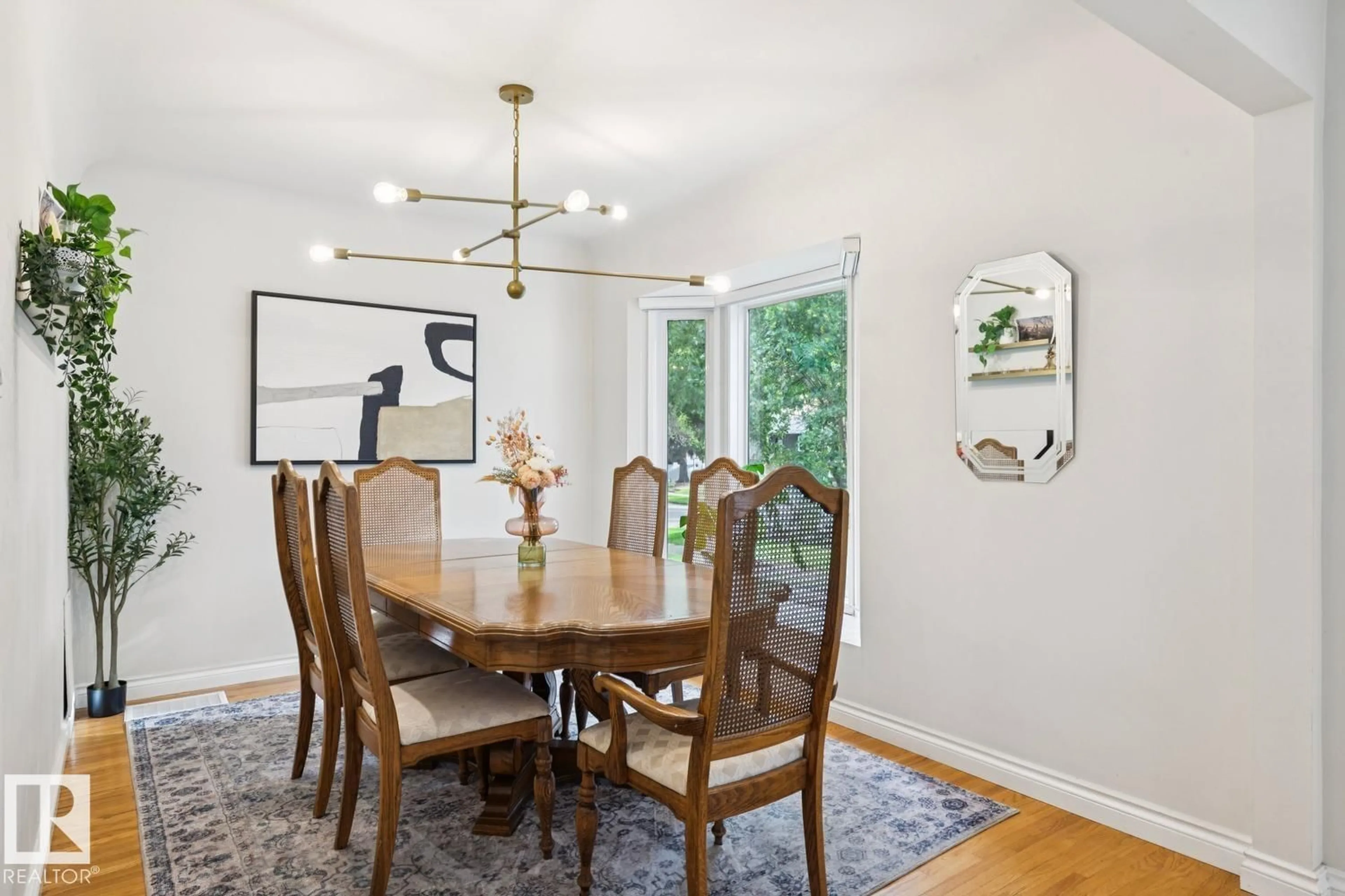 Dining room, wood/laminate floor for 9732 95 ST, Edmonton Alberta T6C3X7