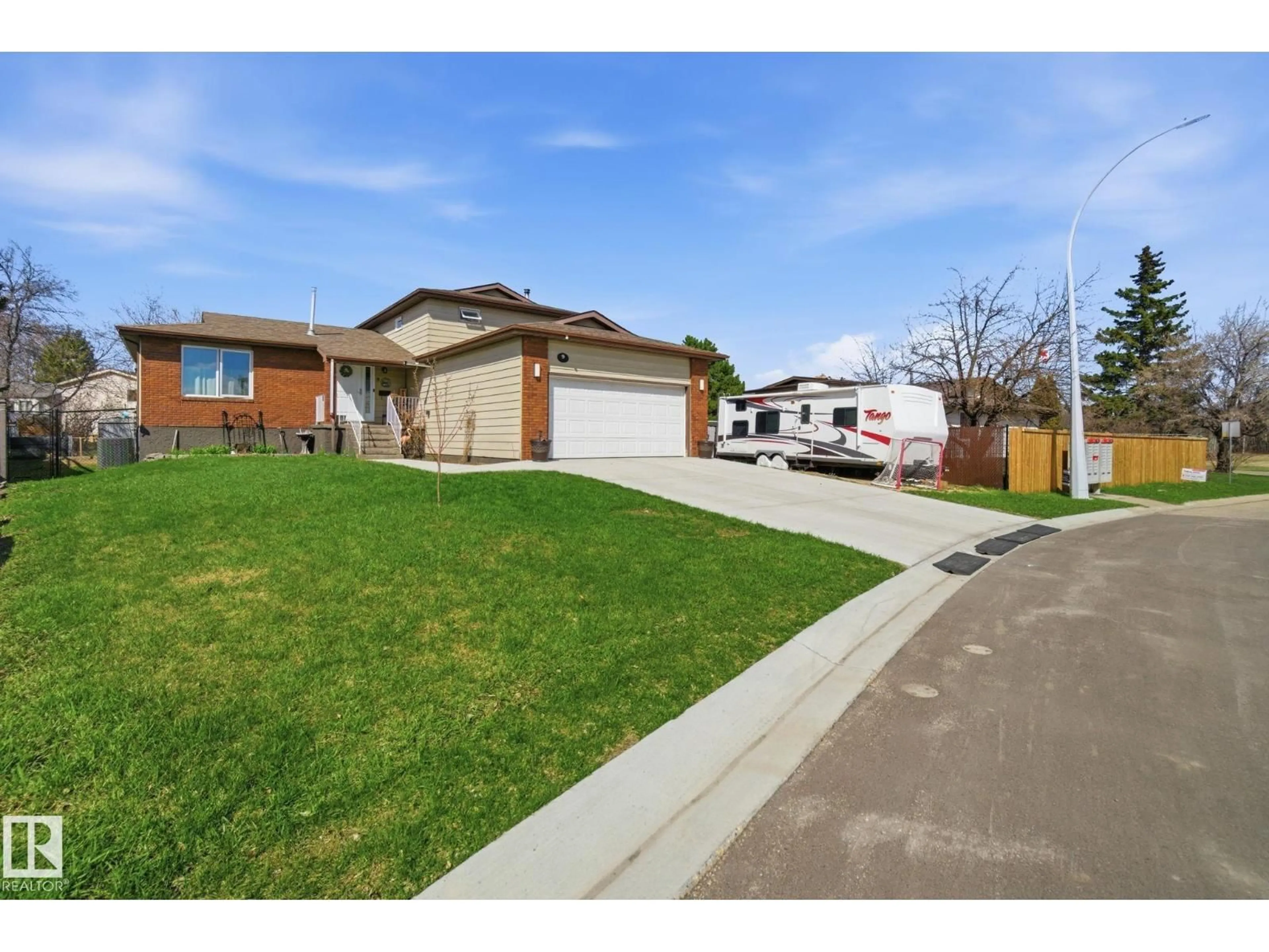 A pic from outside/outdoor area/front of a property/back of a property/a pic from drone, street for 9 PROSPECT, Cardiff Alberta T8R1N7