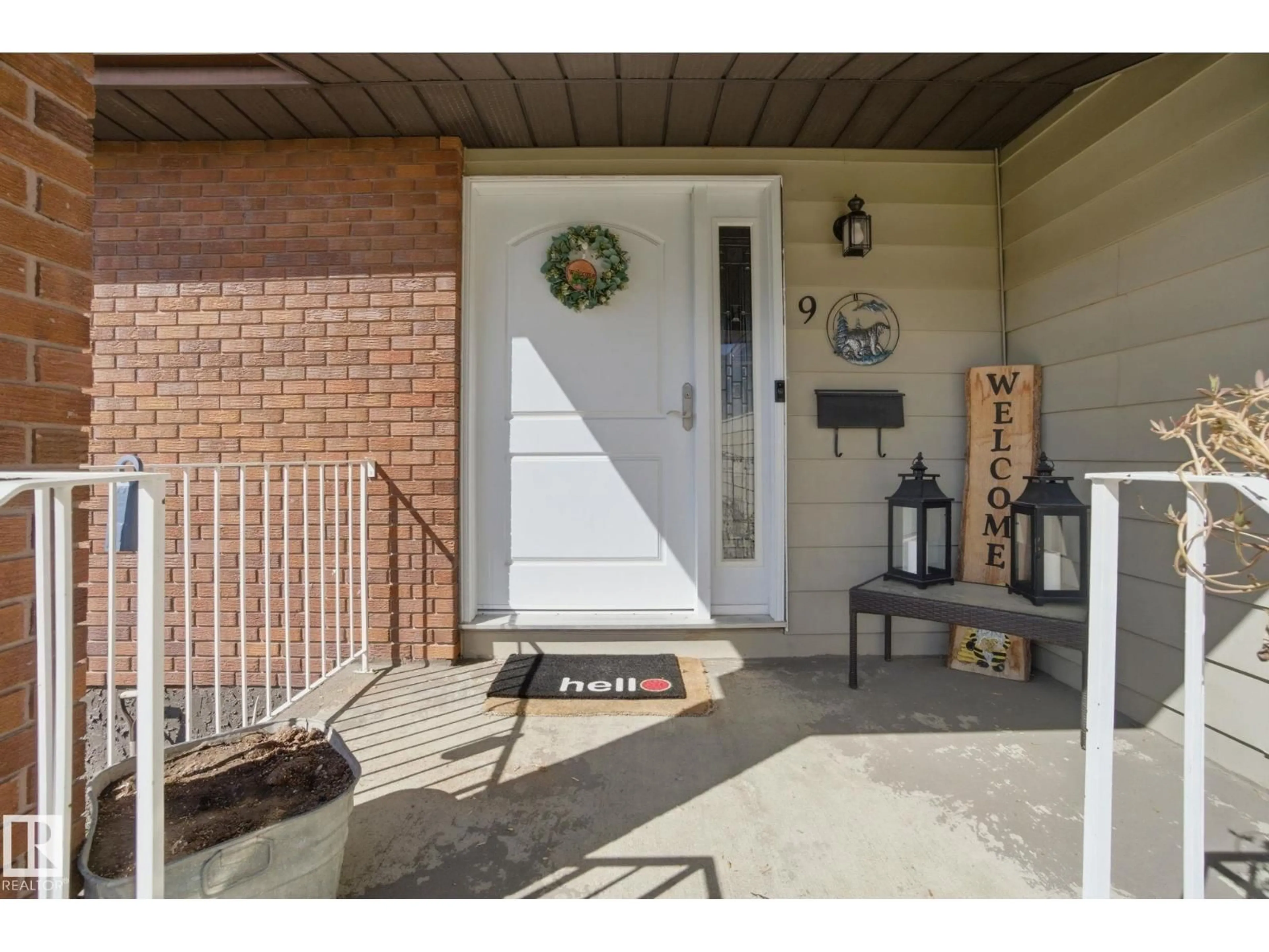 Indoor entryway for 9 PROSPECT, Cardiff Alberta T8R1N7