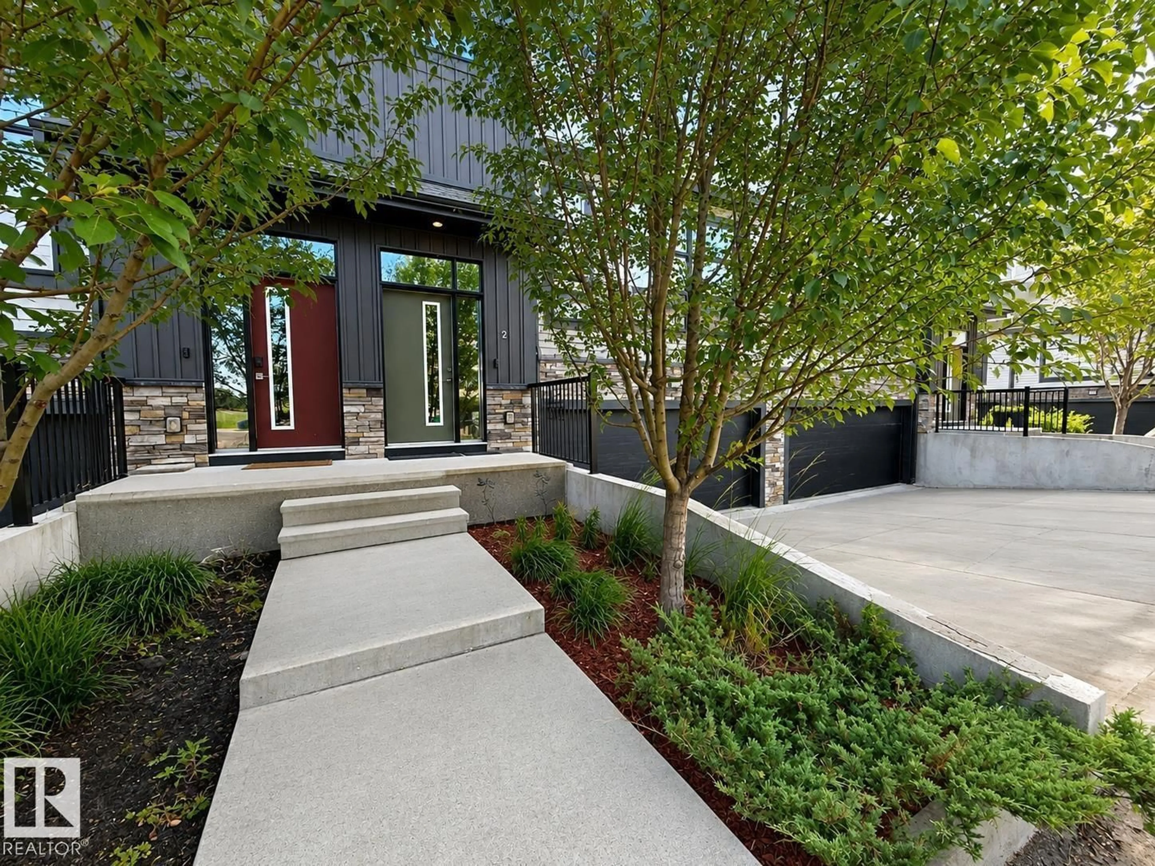 Indoor entryway for #2 - 14715 125 ST, Edmonton Alberta T5X0G8