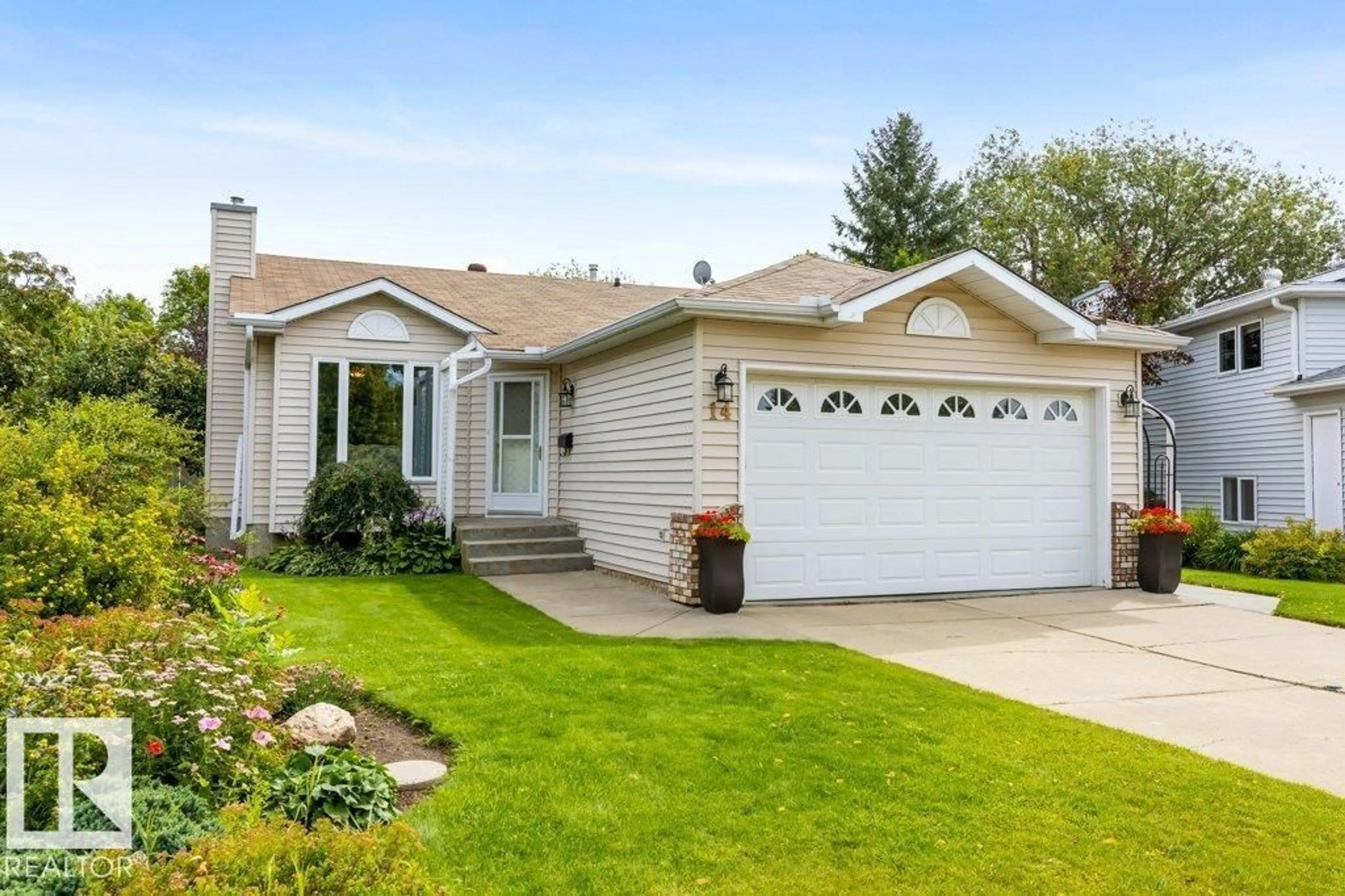 Home with vinyl exterior material, street for 14 FULTON PL, St. Albert Alberta T8N5Z8