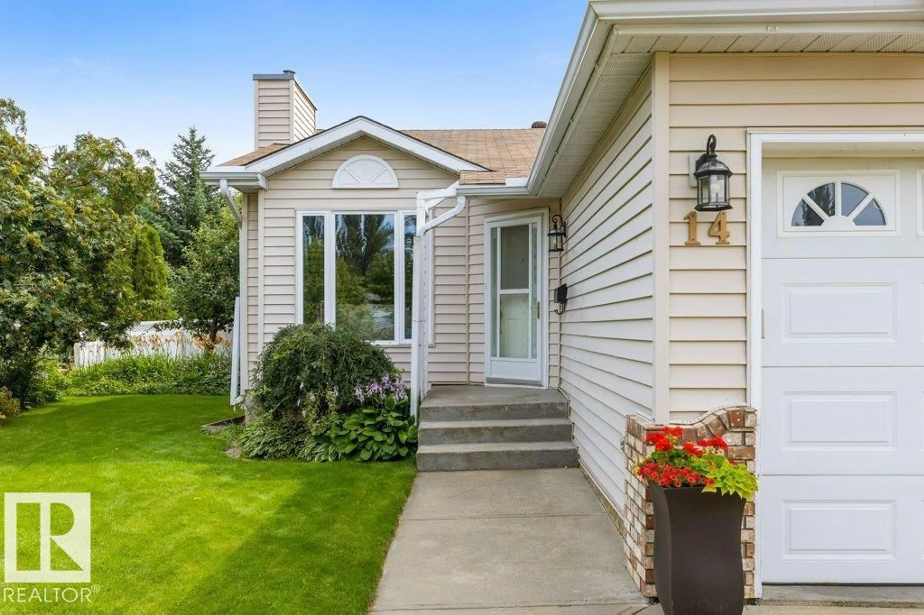 Home with vinyl exterior material, street for 14 FULTON PL, St. Albert Alberta T8N5Z8