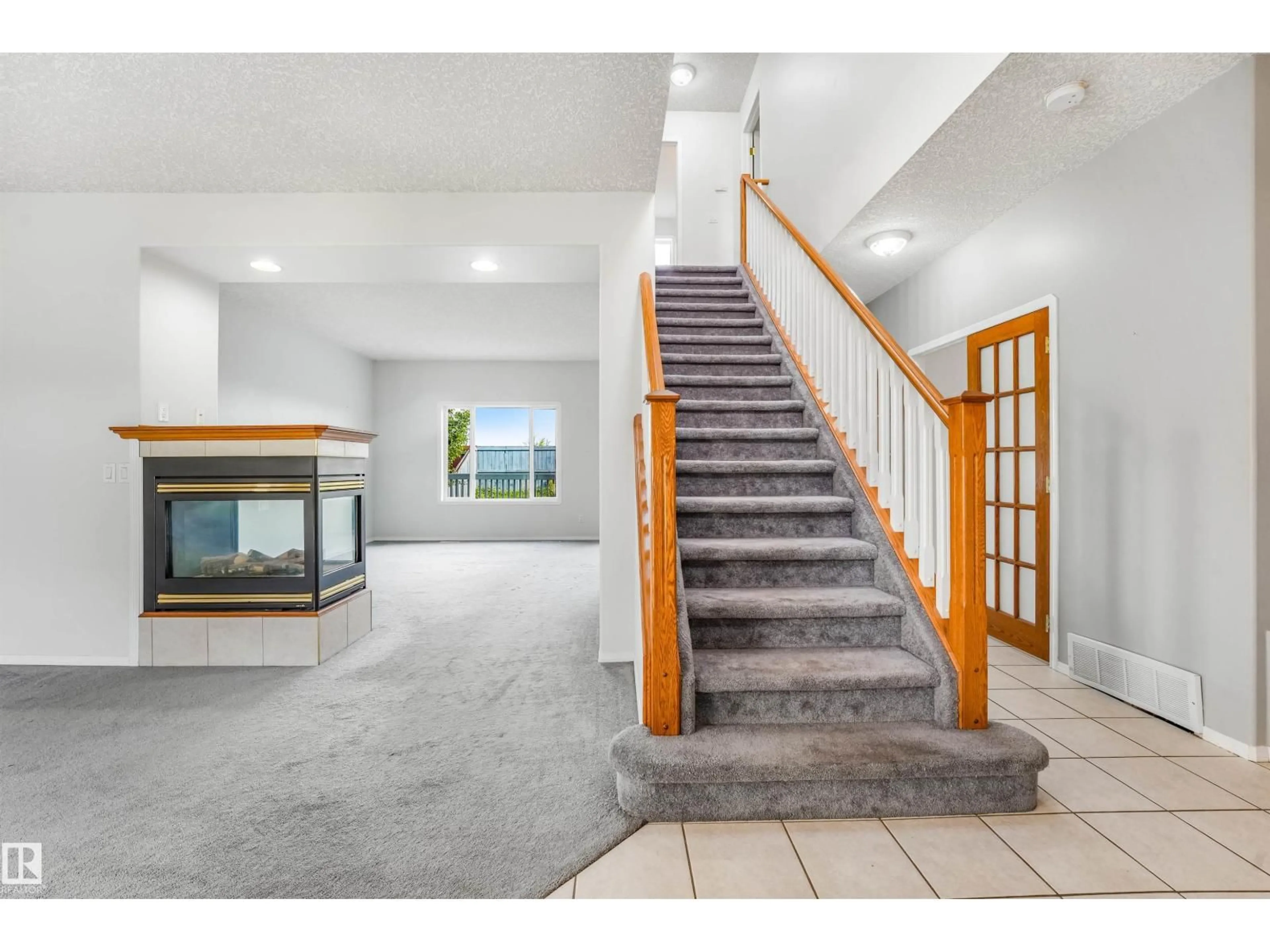 Indoor foyer for 74 CATALINA DR, Sherwood Park Alberta T8H2B4