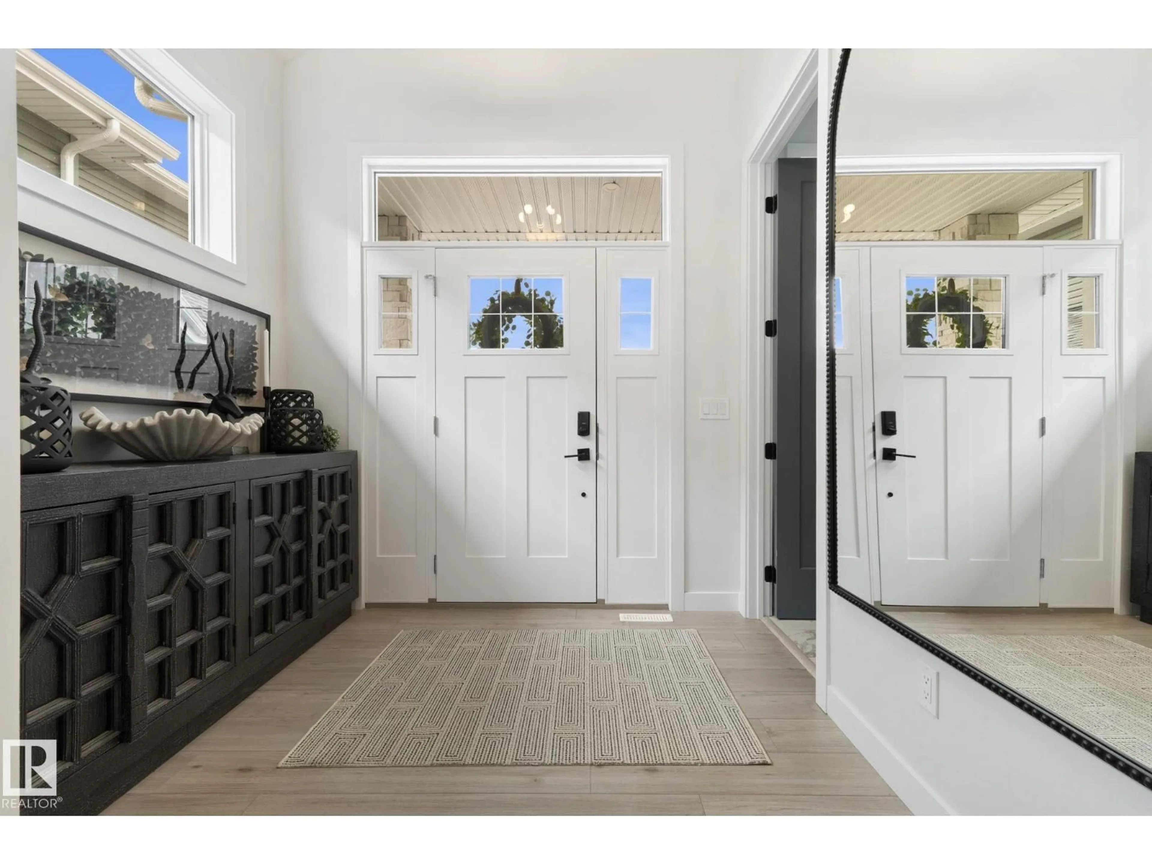 Indoor entryway for 55 MAPLE CR, Gibbons Alberta T0A1N0