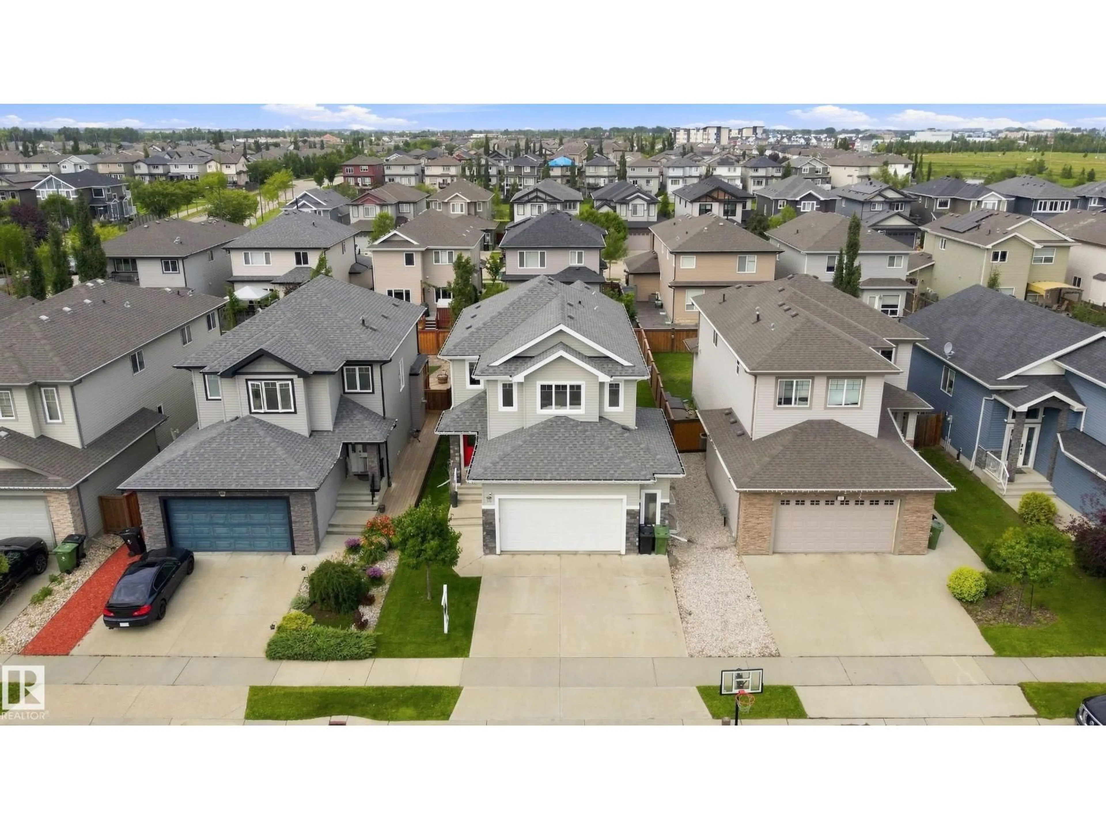 A pic from outside/outdoor area/front of a property/back of a property/a pic from drone, street for 14 ELLISON, Fort Saskatchewan Alberta T8L0M9