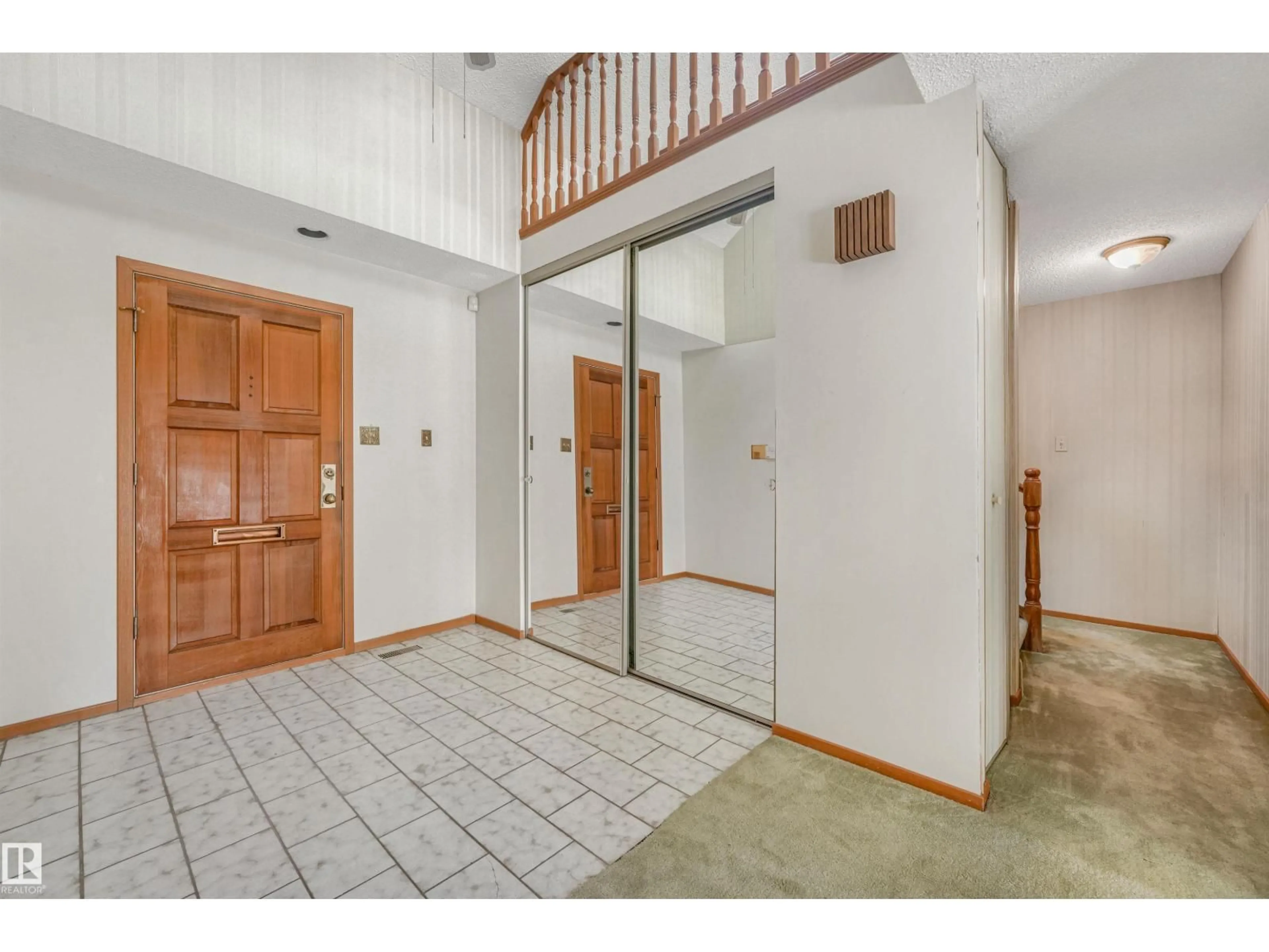 Indoor entryway for 18 - 500 LESSARD DR, Edmonton Alberta T6M1G1