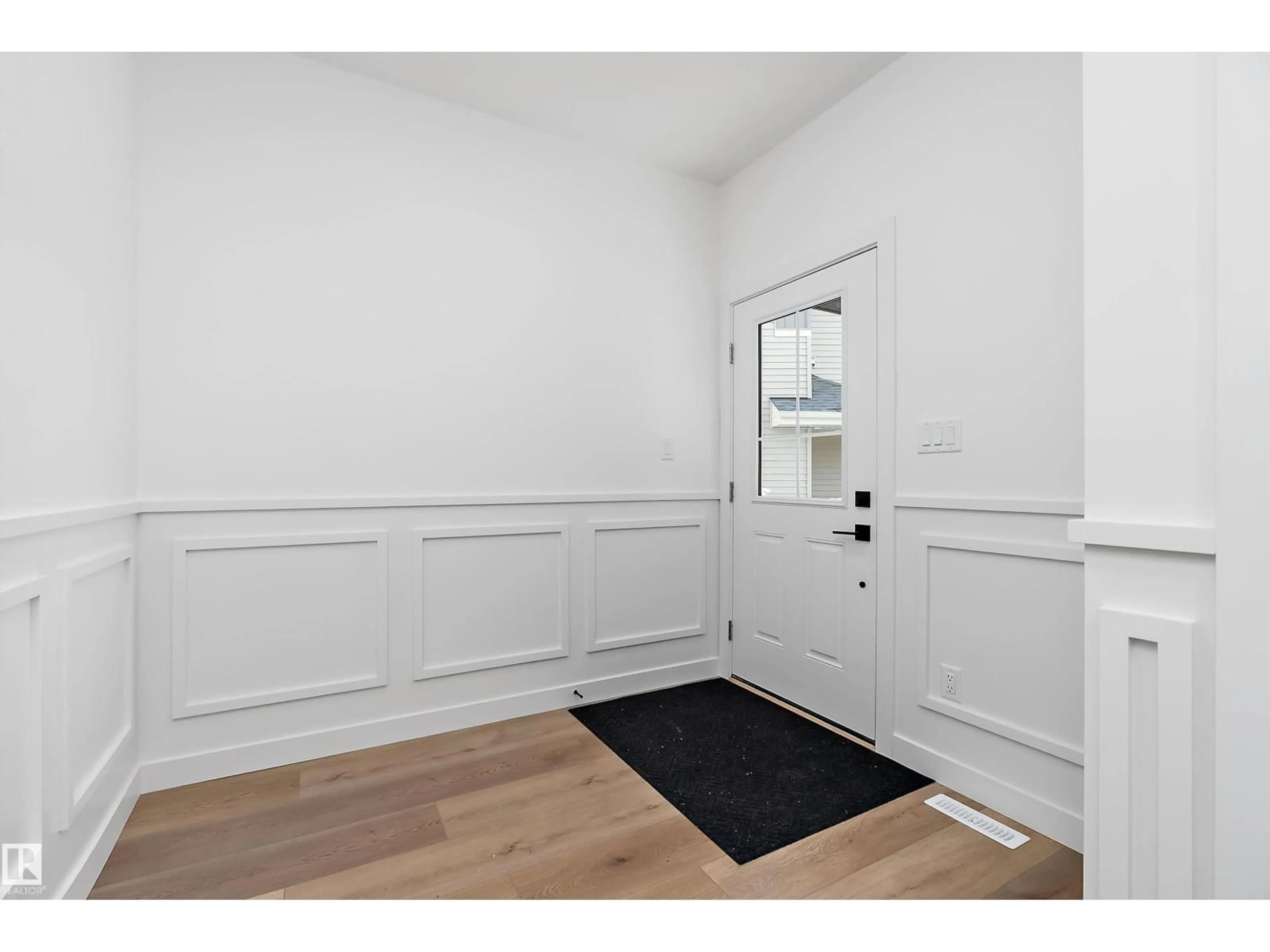 Indoor entryway for NW - 1763 CROSSBILL LO, Edmonton Alberta T5S0Y4