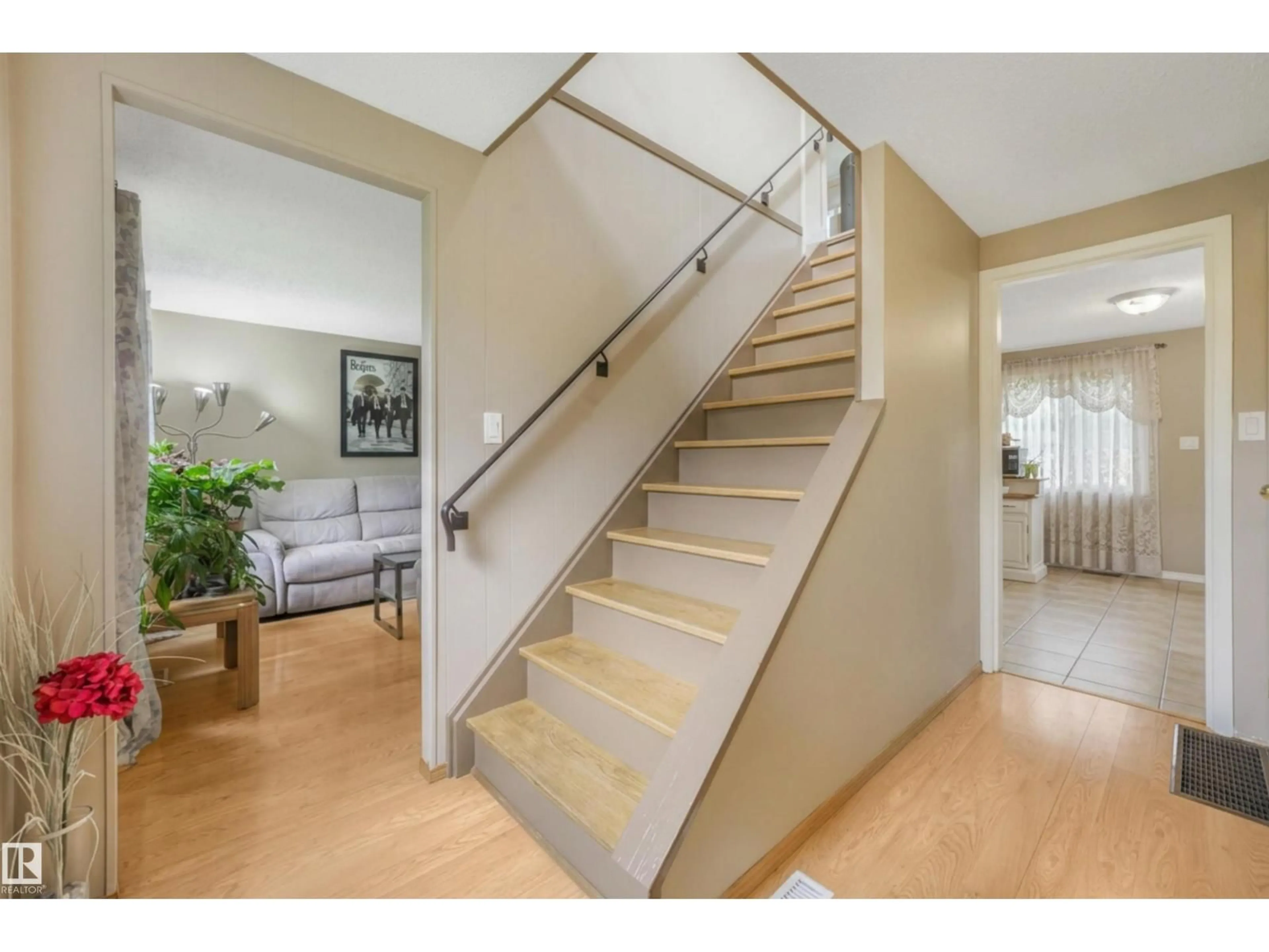 Indoor foyer for 267 RIDGEWOOD TC, St. Albert Alberta T8N0E9
