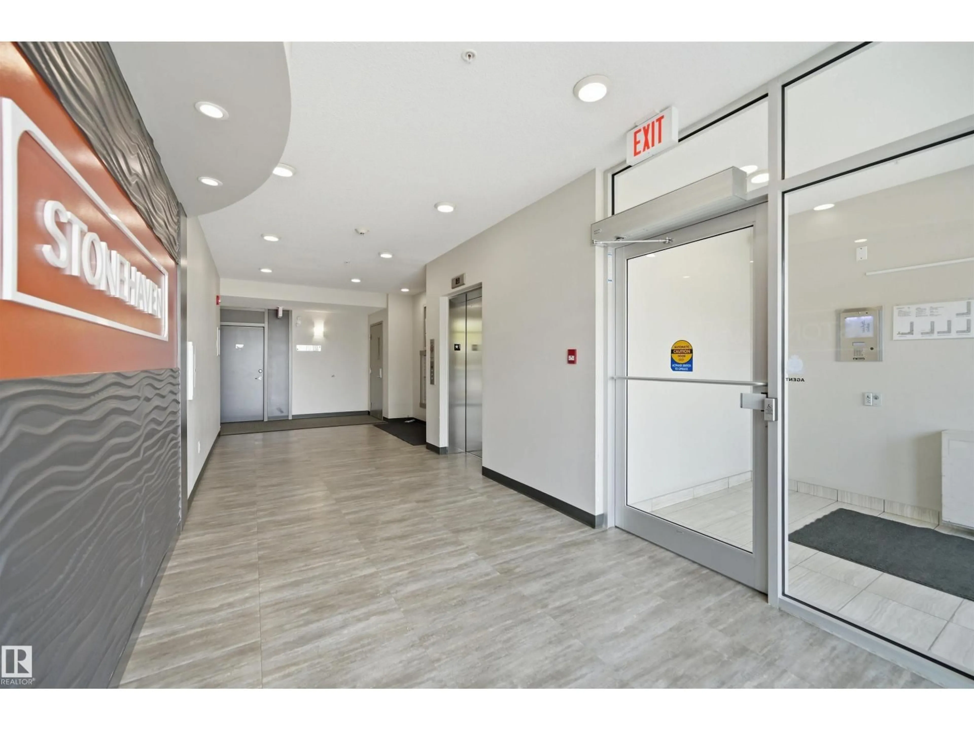 Indoor foyer for 812 - 117 WELSH DR, Edmonton Alberta T6X1Y7