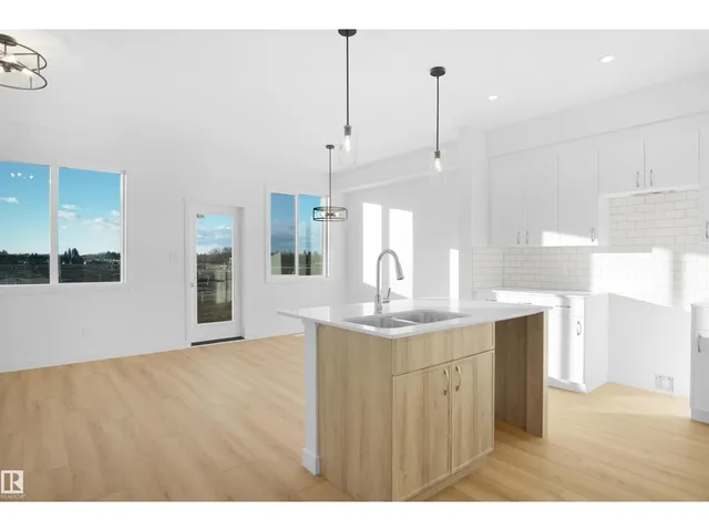 NW - 7243 182 AV, Edmonton 5