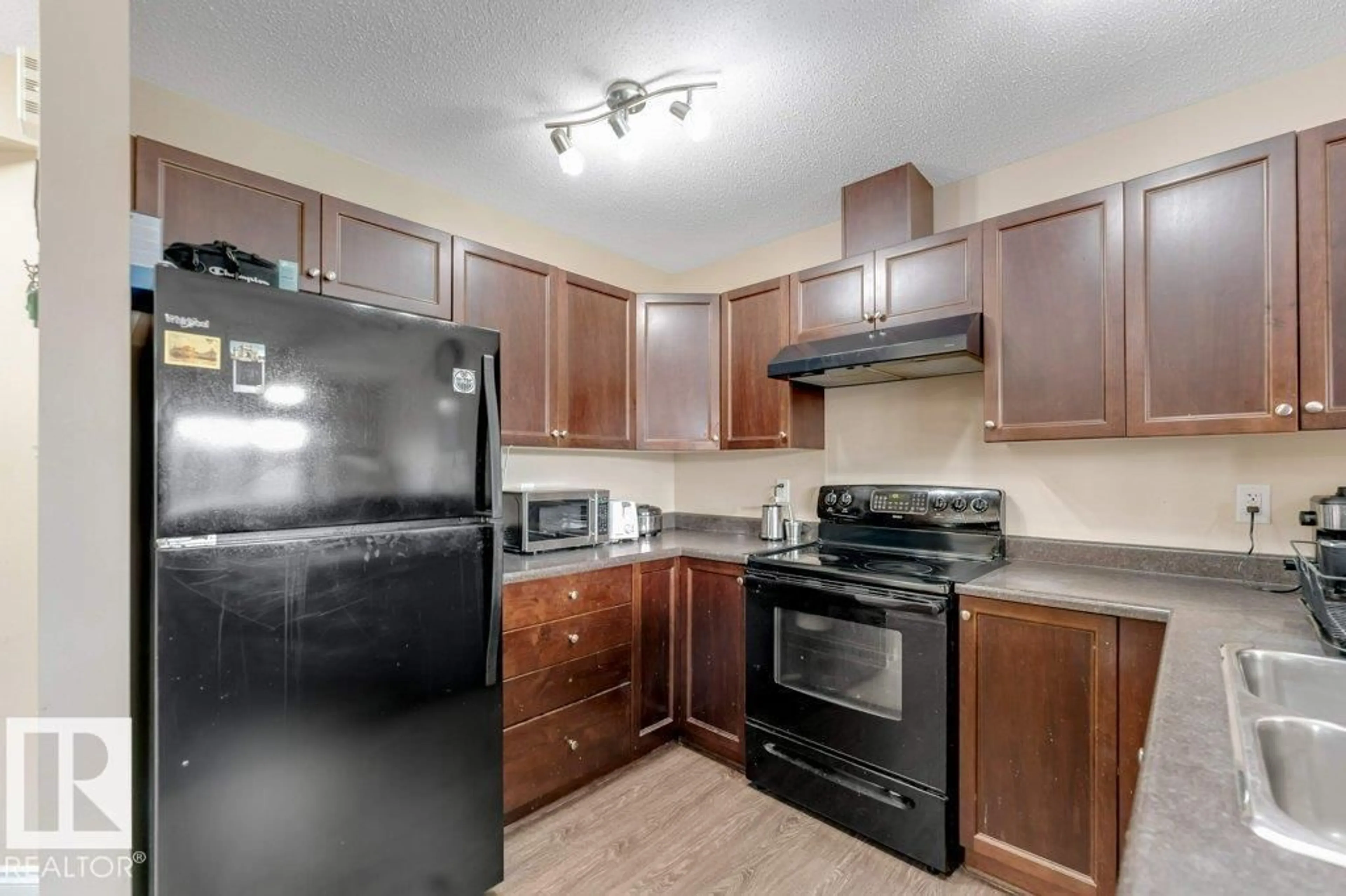 Standard kitchen, unknown for 3514 16 ST, Edmonton Alberta T6T0M6