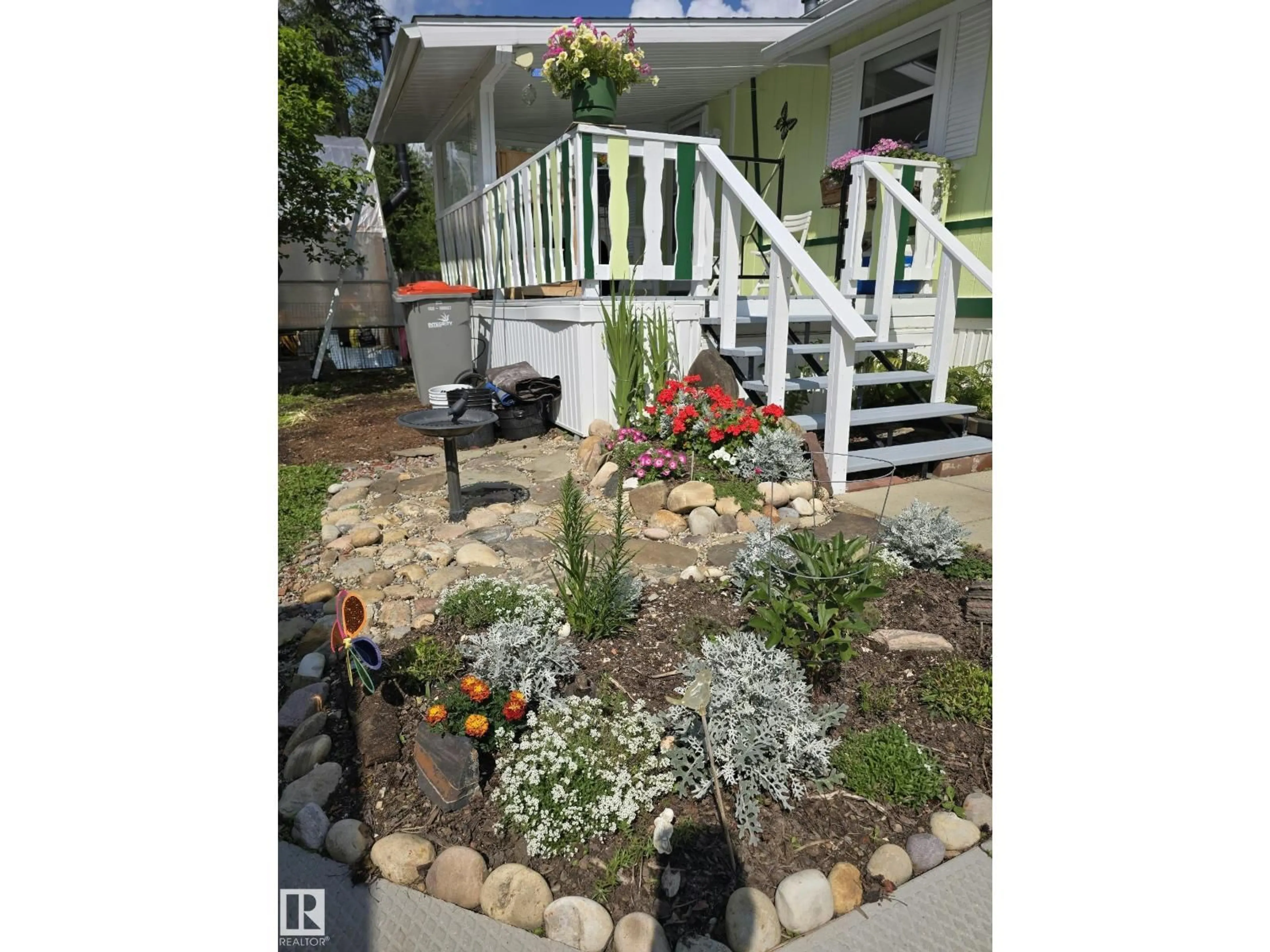 Patio, street for 408 3 ST, Winfield Alberta T0C2X0