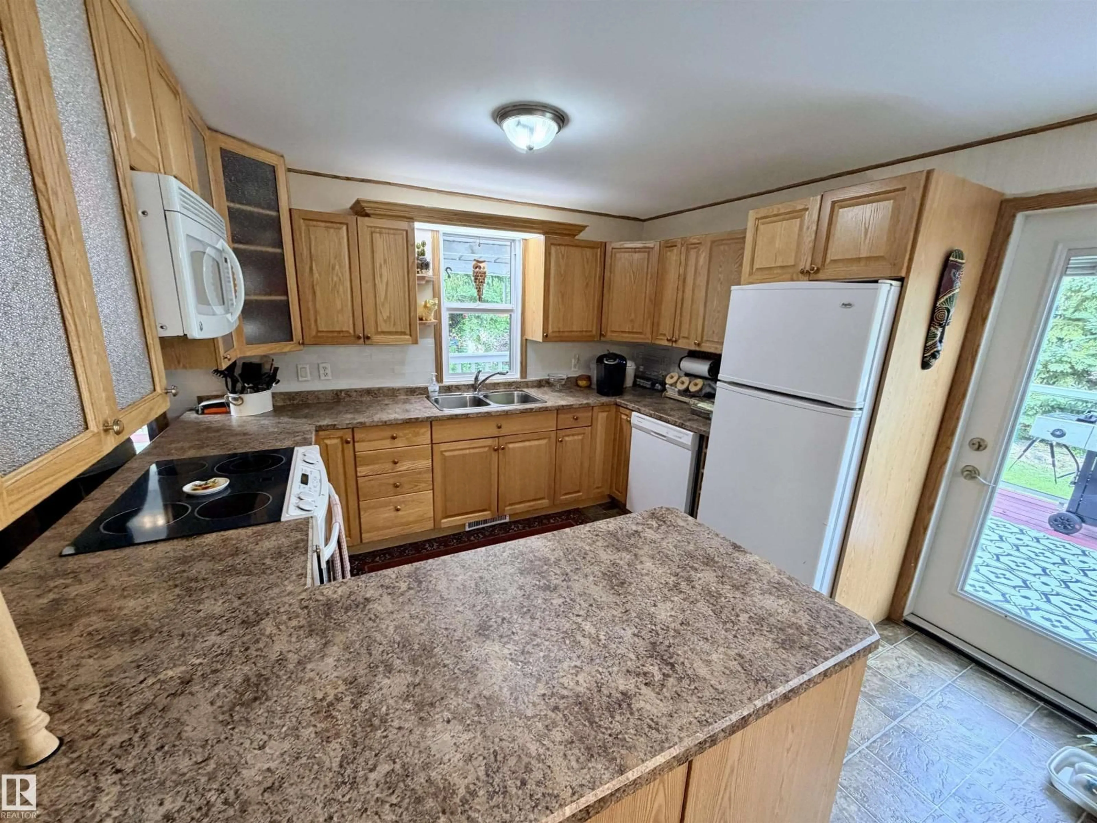 Standard kitchen, unknown for 59201 - 627 RR 95, Rural St. Paul County Alberta T0A3A0