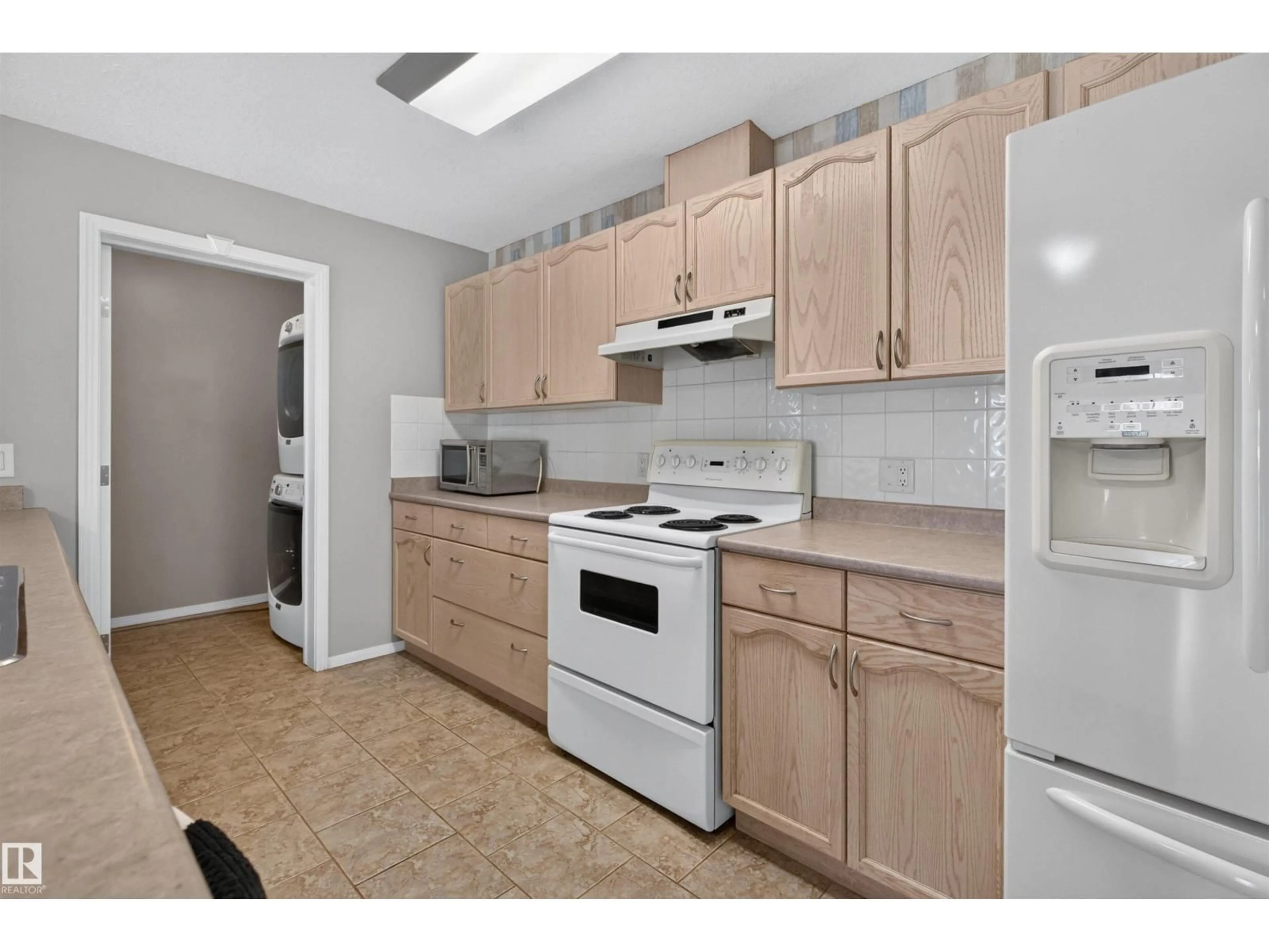 Standard kitchen, unknown for 592 - 236 HOOKE RD, Edmonton Alberta T5A5H2
