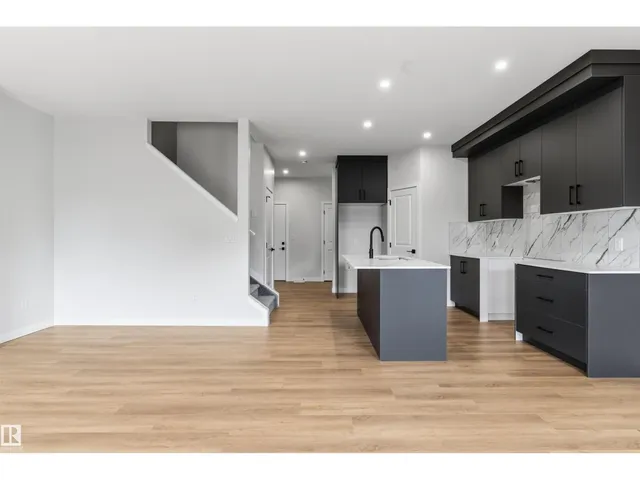 8815 181 AV, Edmonton 5