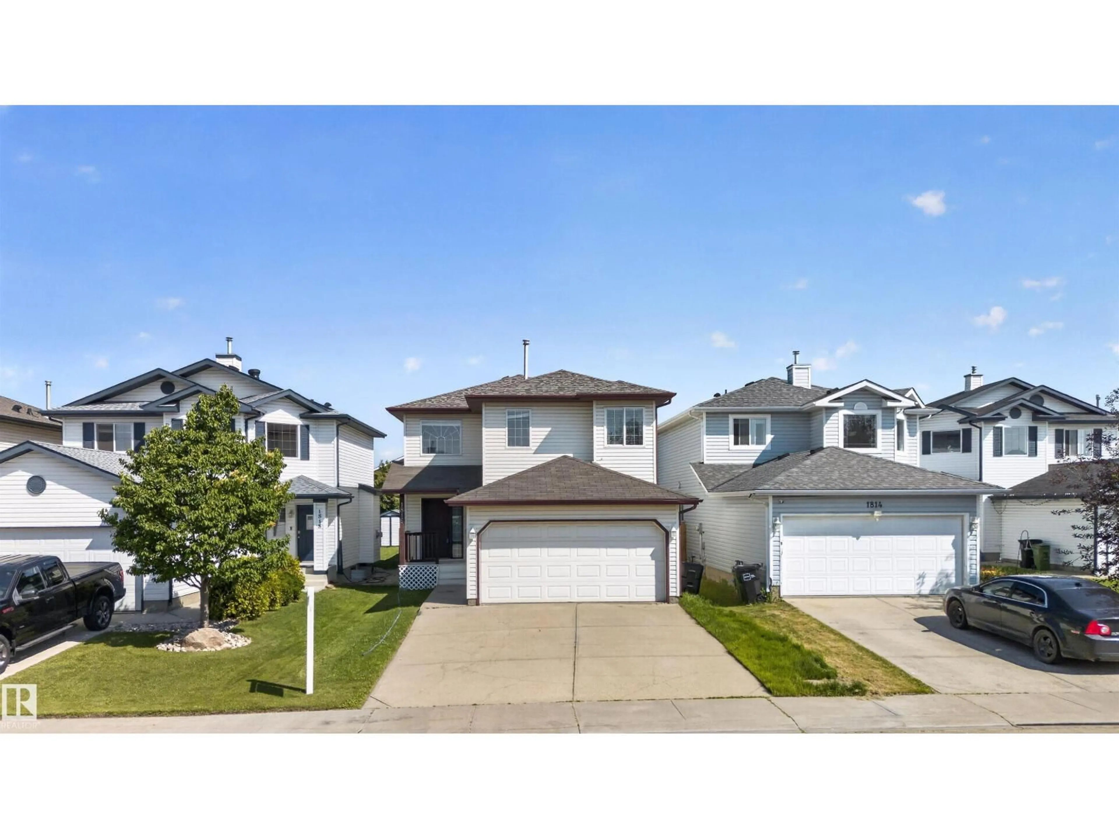 A pic from outside/outdoor area/front of a property/back of a property/a pic from drone, street for 1816 36 AV, Edmonton Alberta T6T1S8