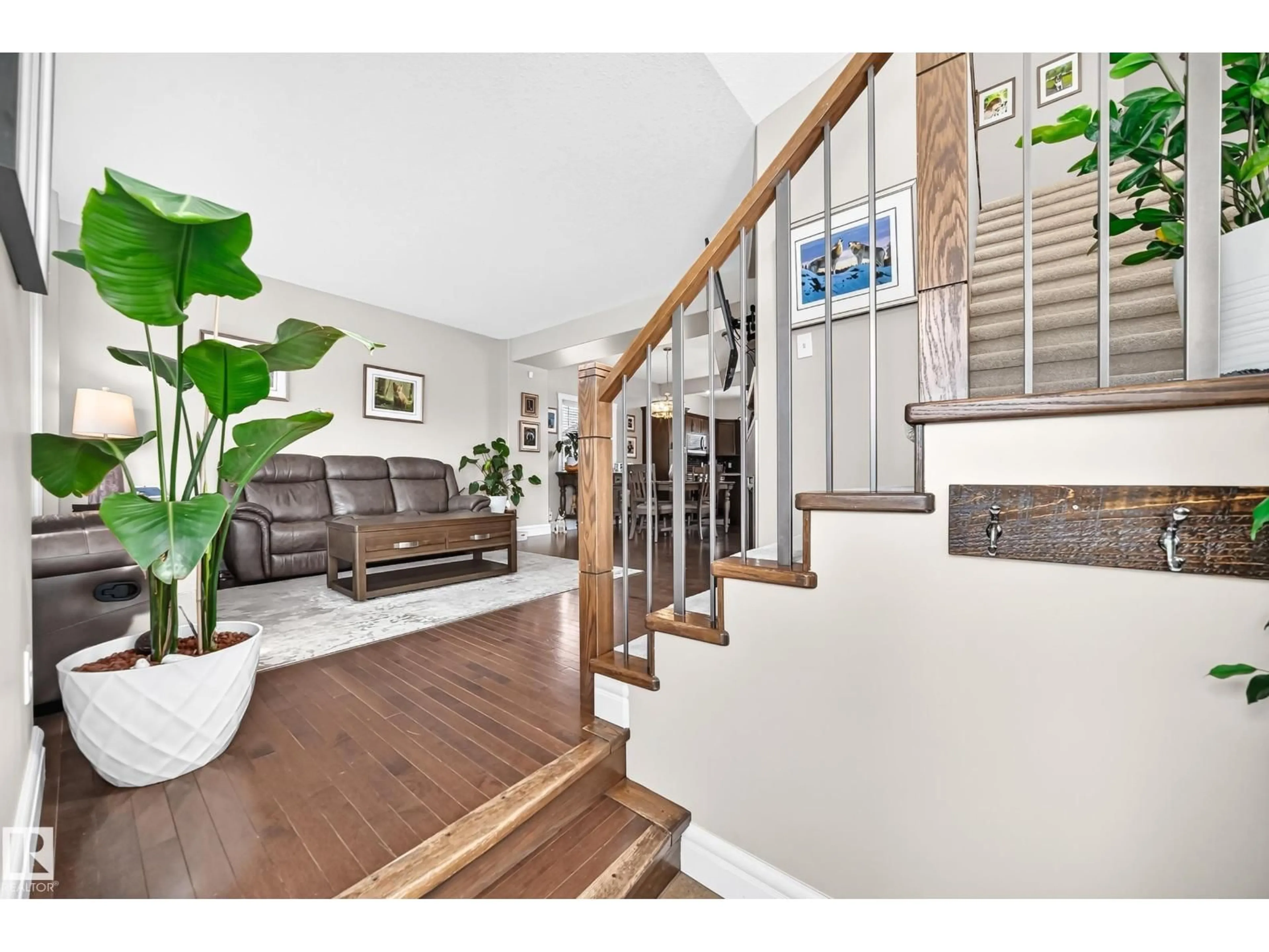 Indoor entryway for 301 SHERIDAN WY, Leduc Alberta T9E0W7