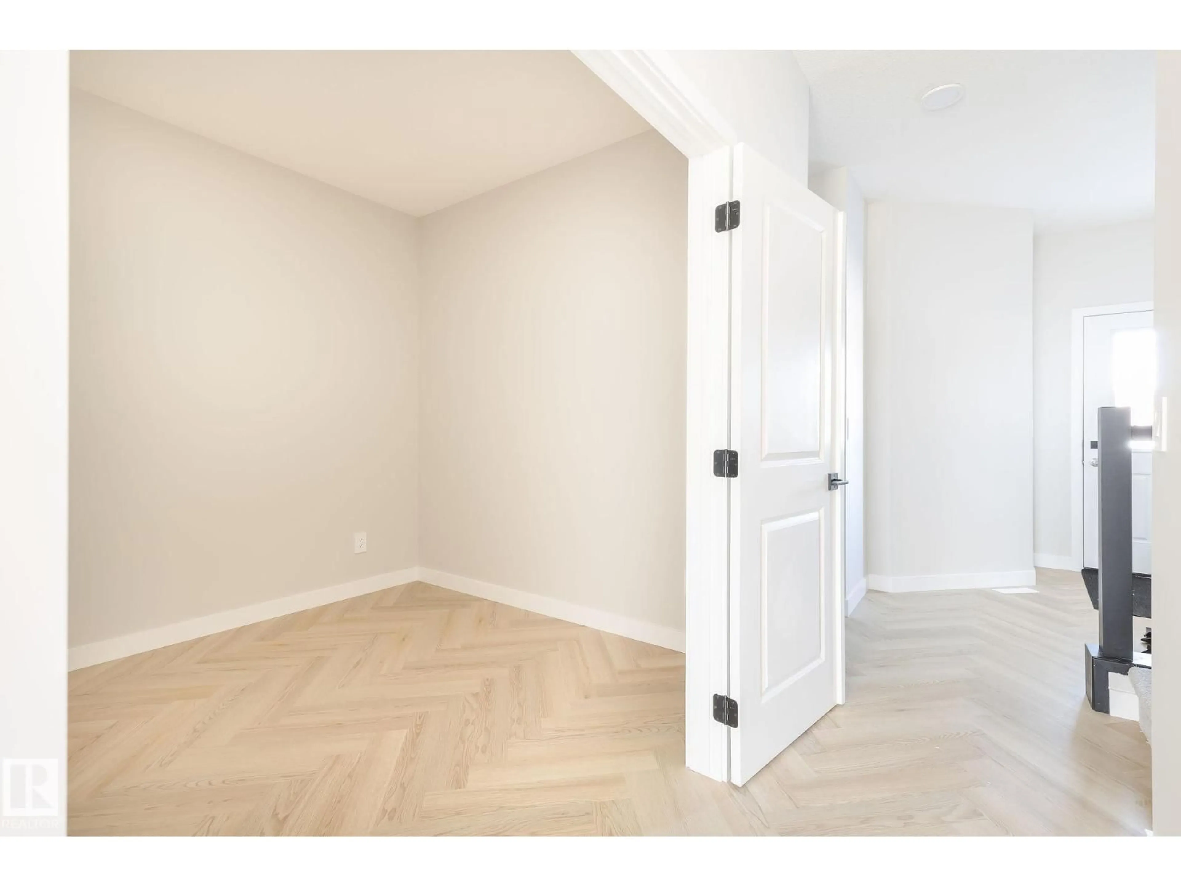 A pic of a room for 24 CLICHY CL, St. Albert Alberta T8T2E4