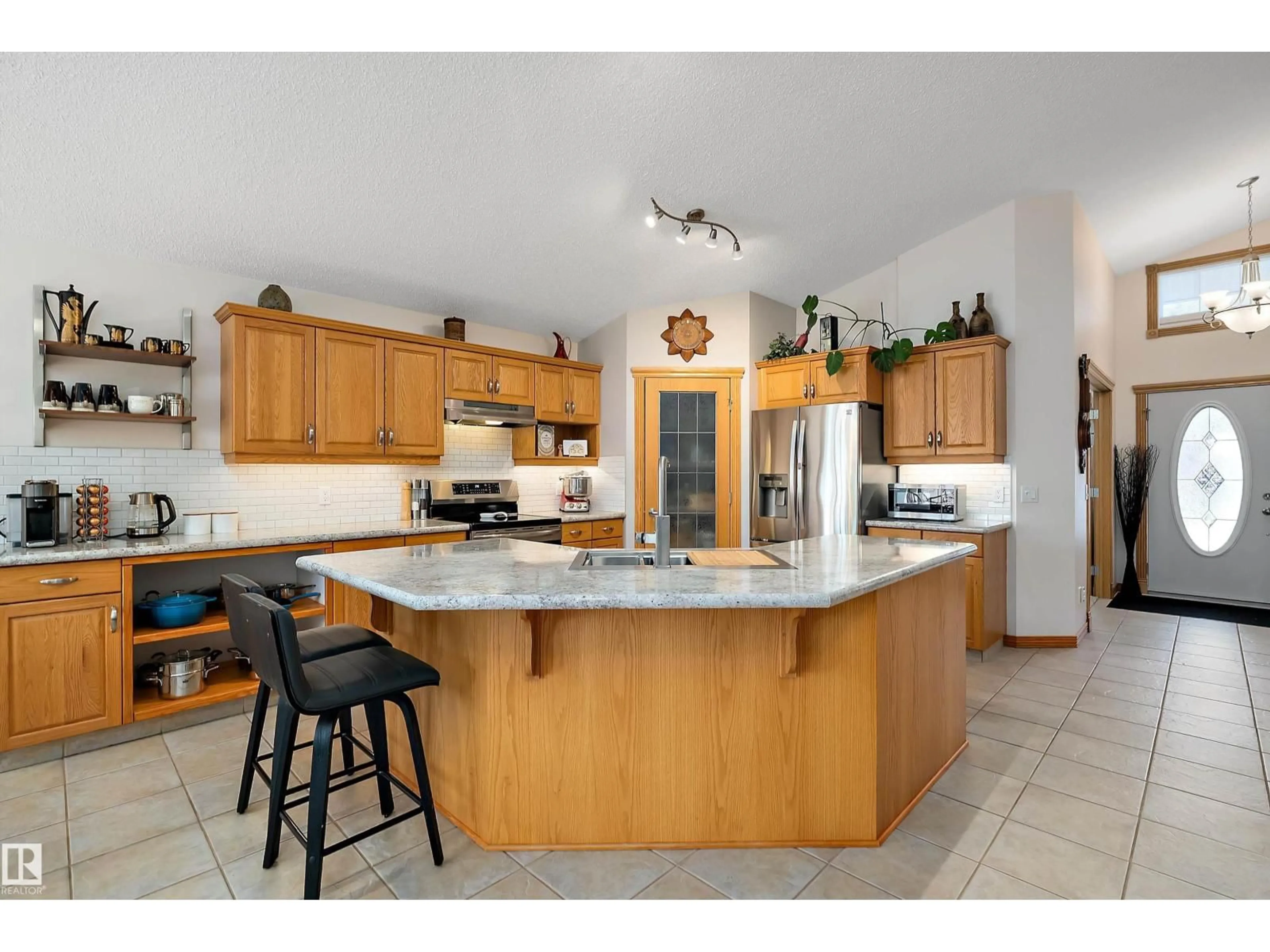 Open concept kitchen, ceramic/tile floor for 1 LINKSVIEW CL, Spruce Grove Alberta T7X4P3