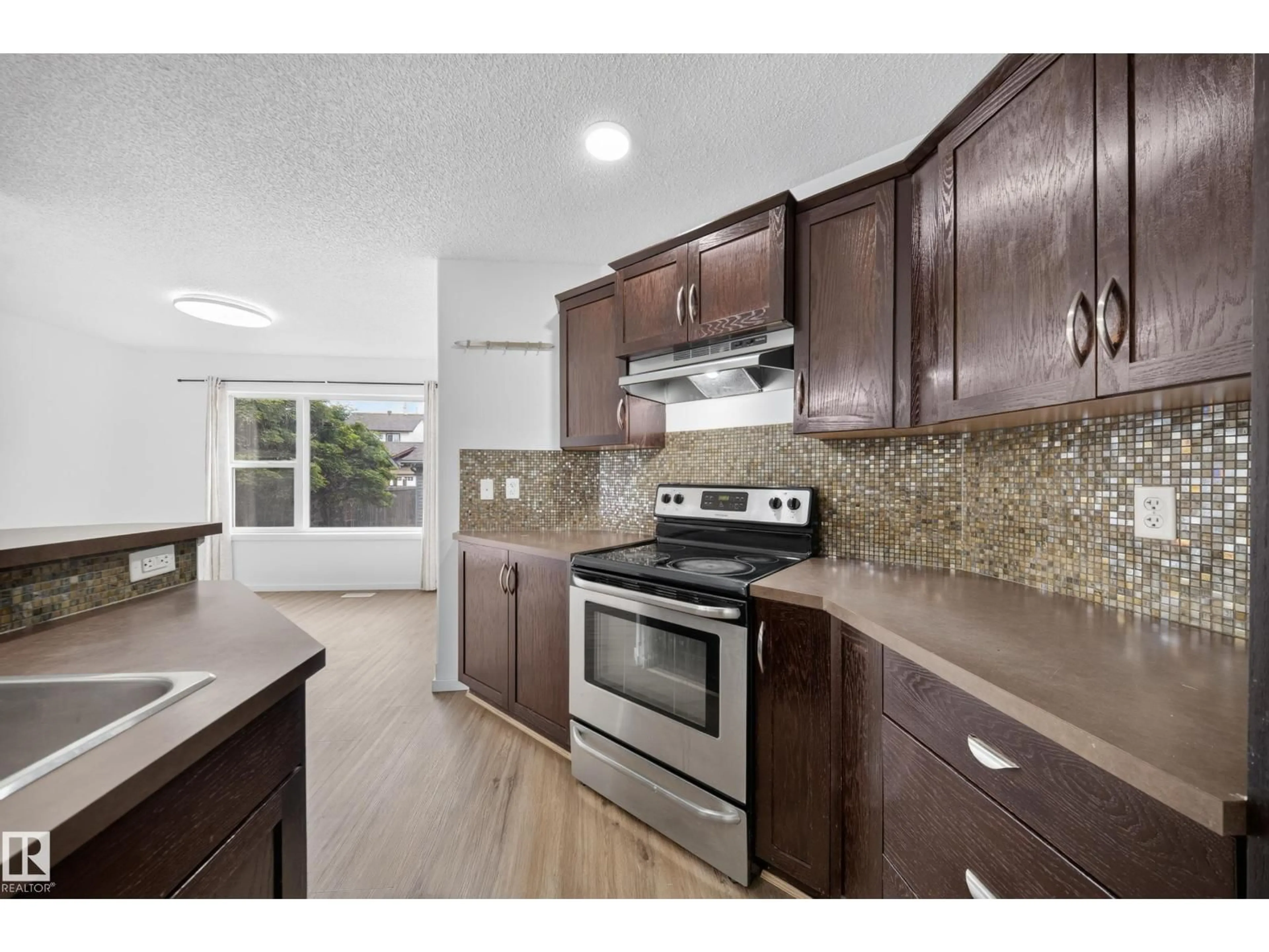 Standard kitchen, unknown for 2115 32 ST, Edmonton Alberta T6T0K4
