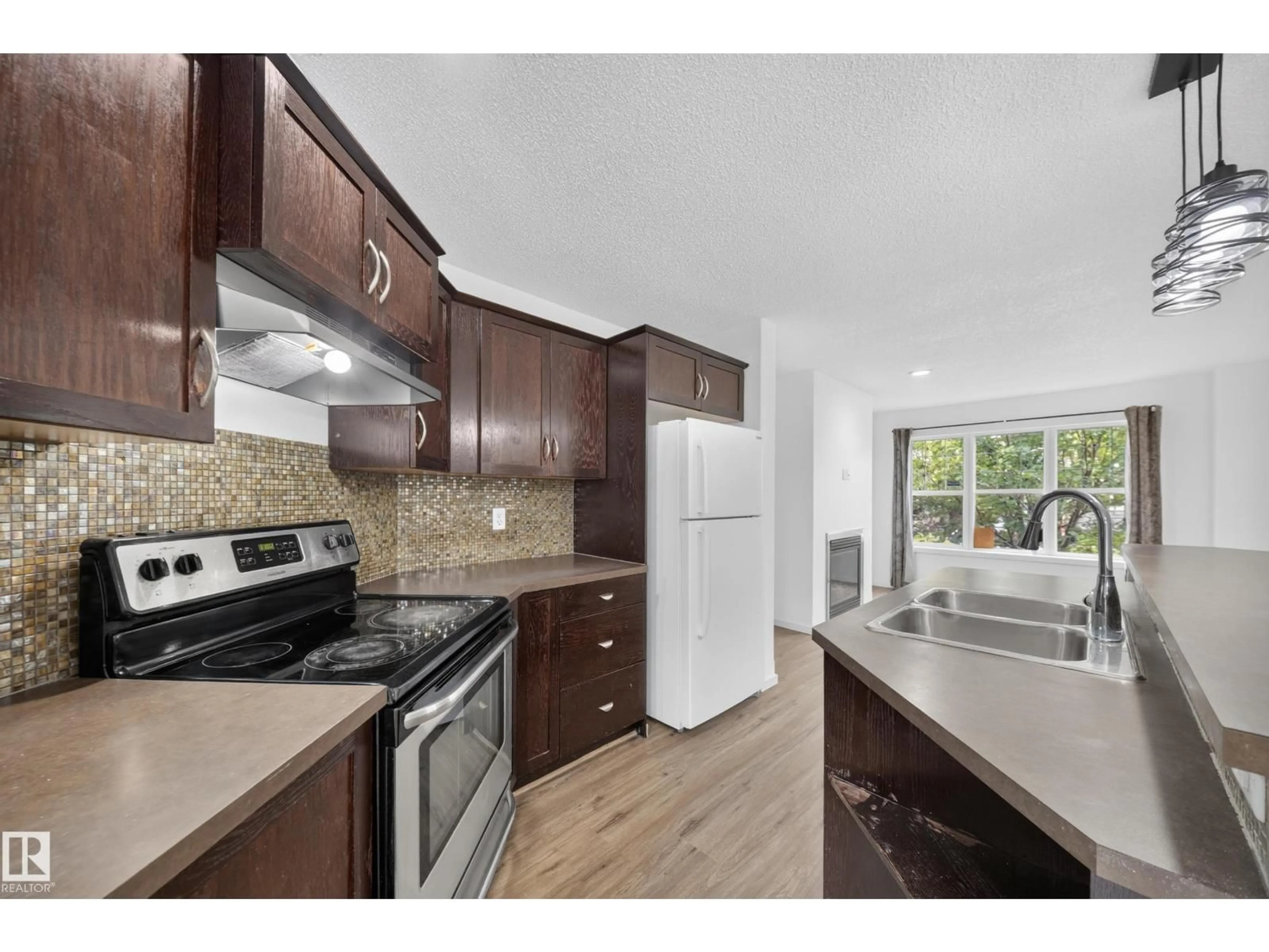 Standard kitchen, unknown for 2115 32 ST, Edmonton Alberta T6T0K4