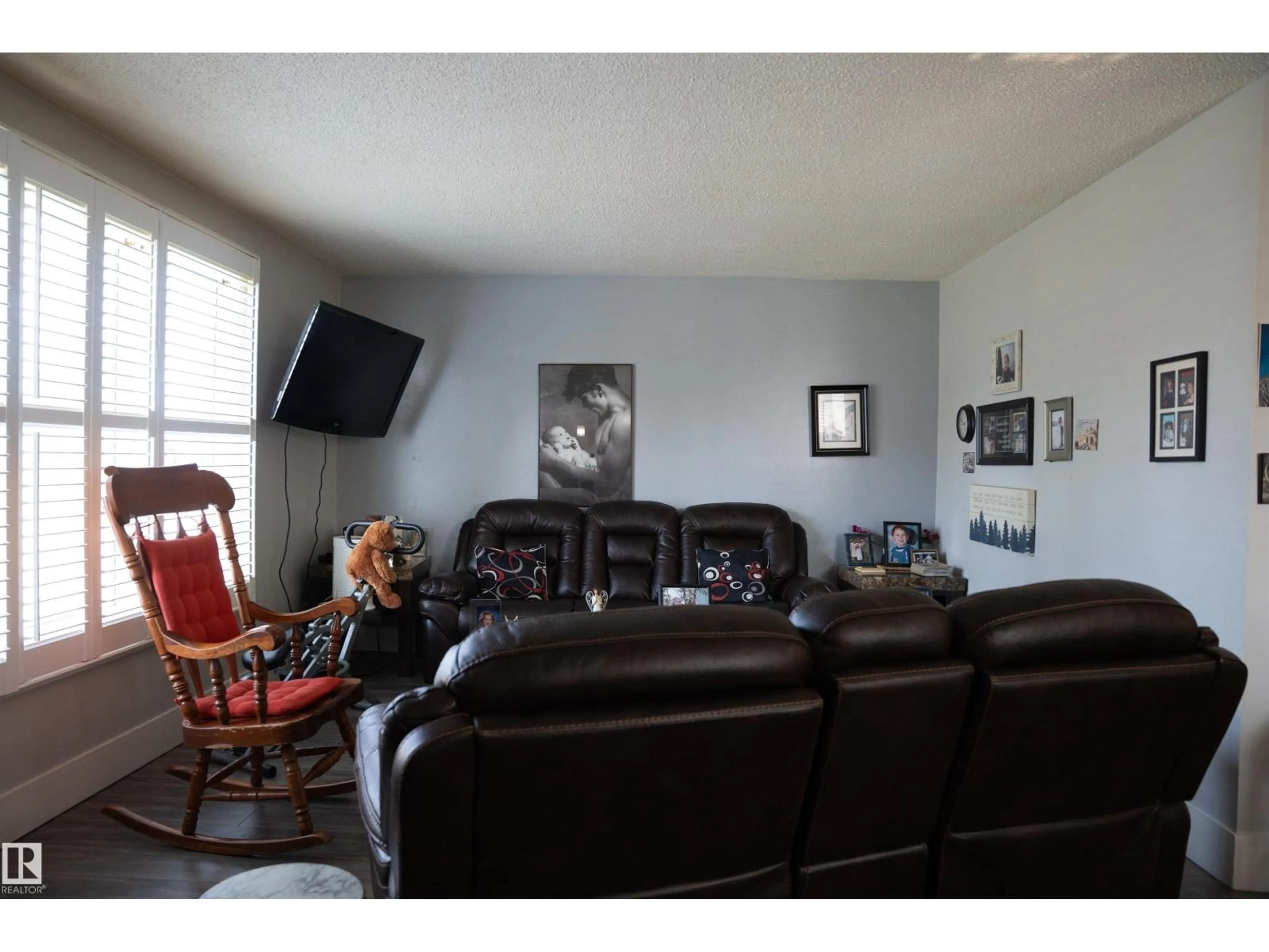 Living room with furniture, unknown for NW NW - 1031 LAKEWOOD RD, Edmonton Alberta T6K3B1