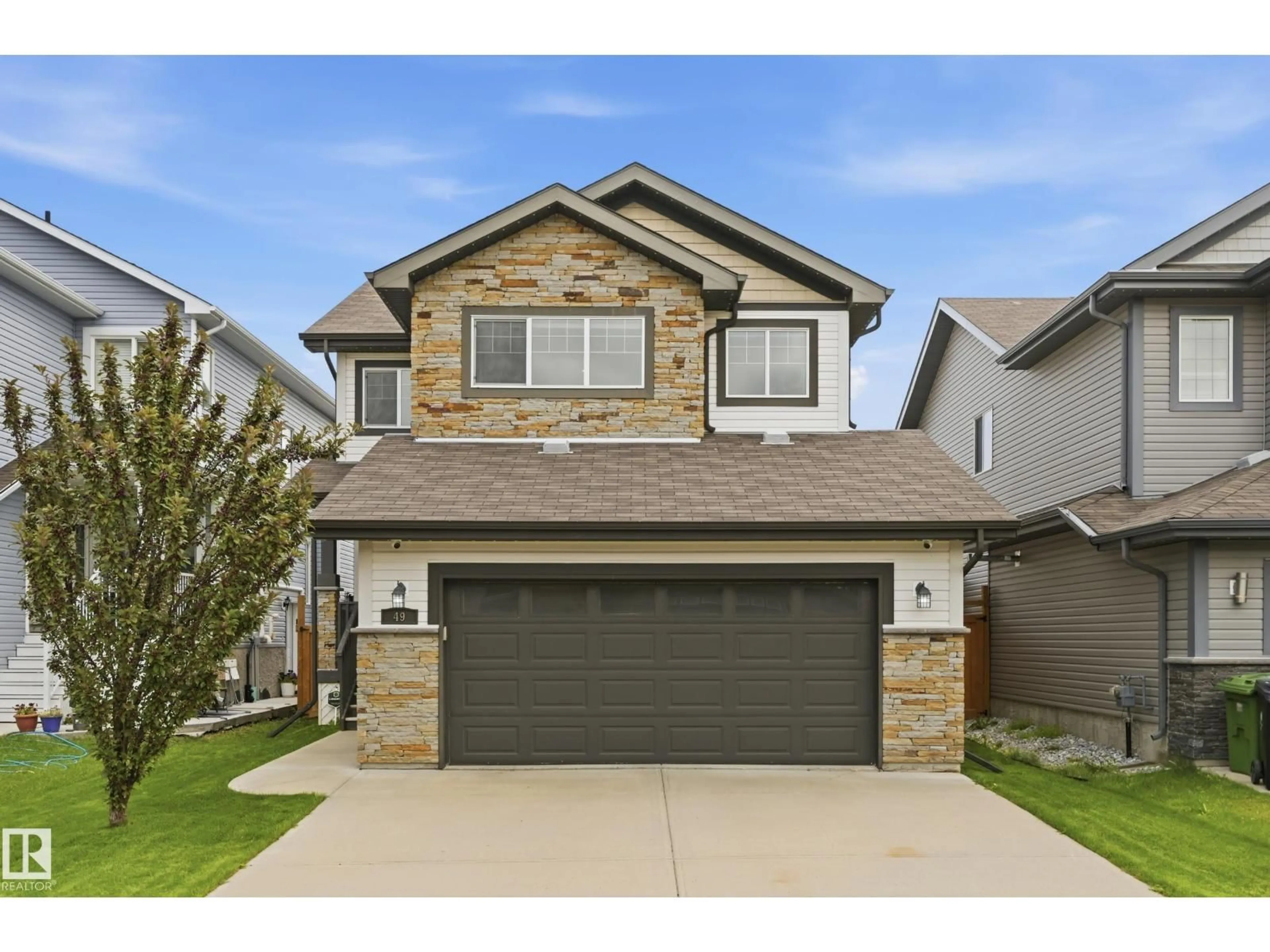 Home with vinyl exterior material, street for 49 NAVAJO LN, Fort Saskatchewan Alberta T8L0K6