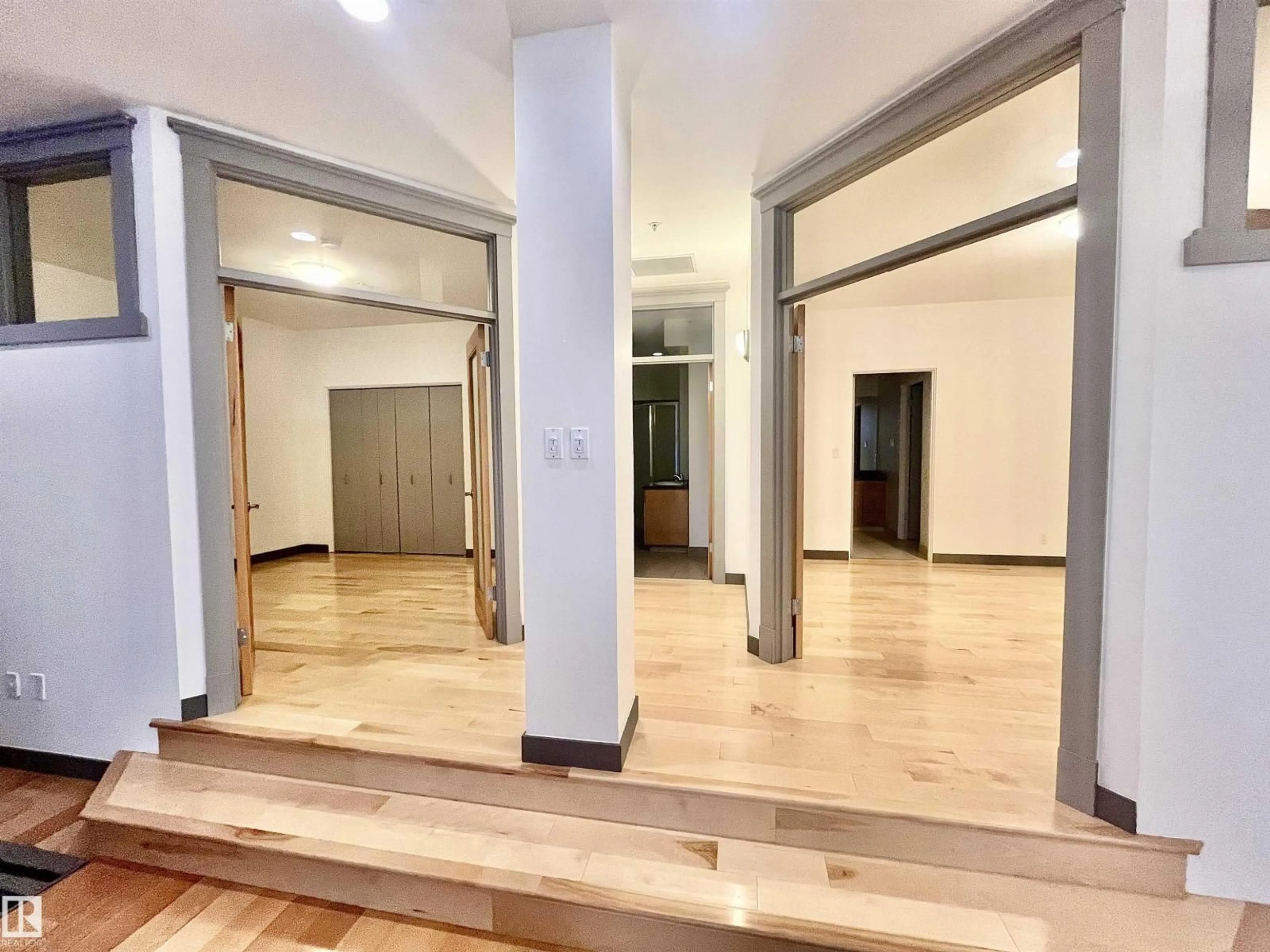Indoor foyer for #212 - 10009 102 AV, Edmonton Alberta T5J5B6