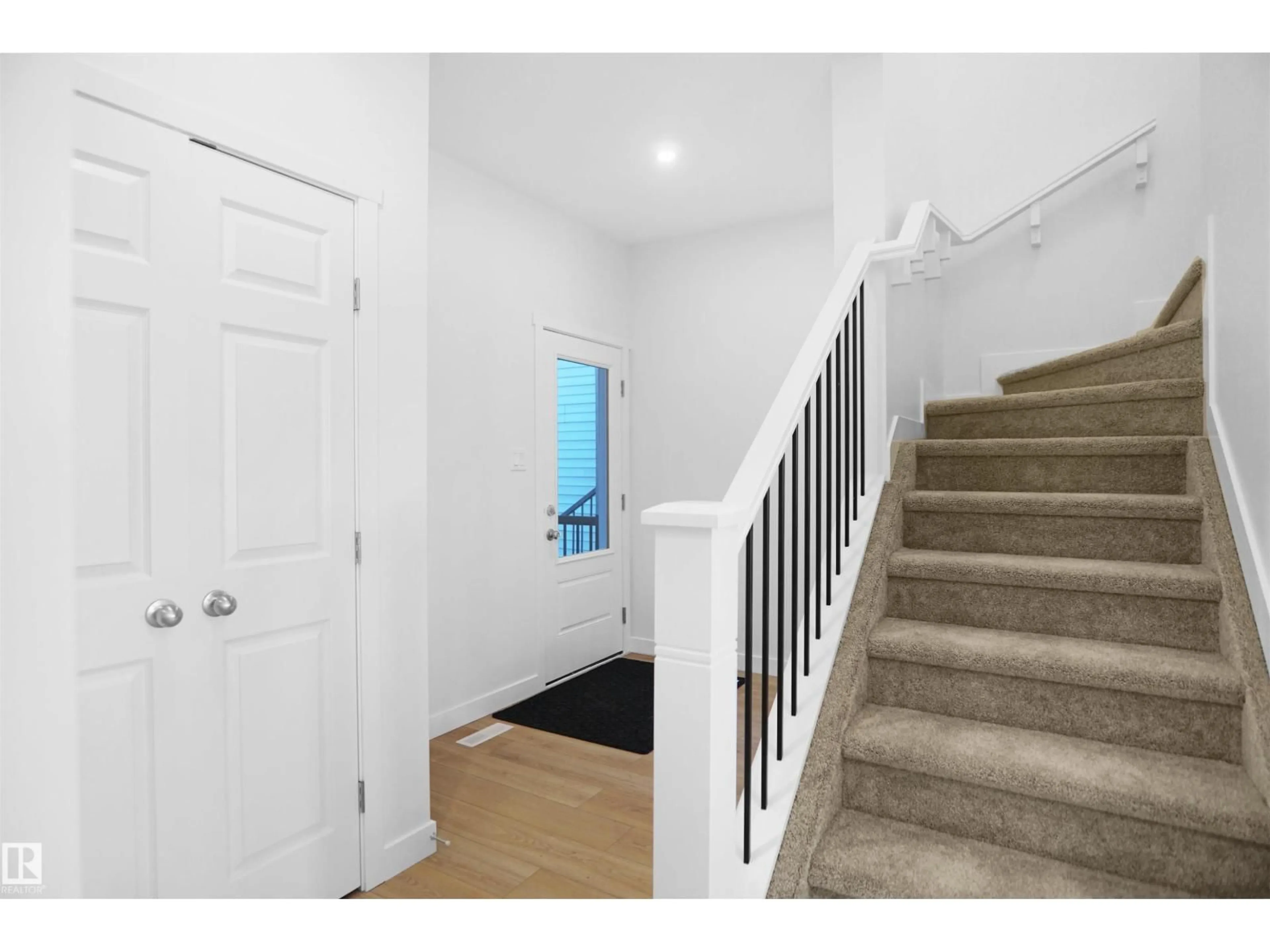 Indoor entryway for 18967 28 AV, Edmonton Alberta T6M3C4