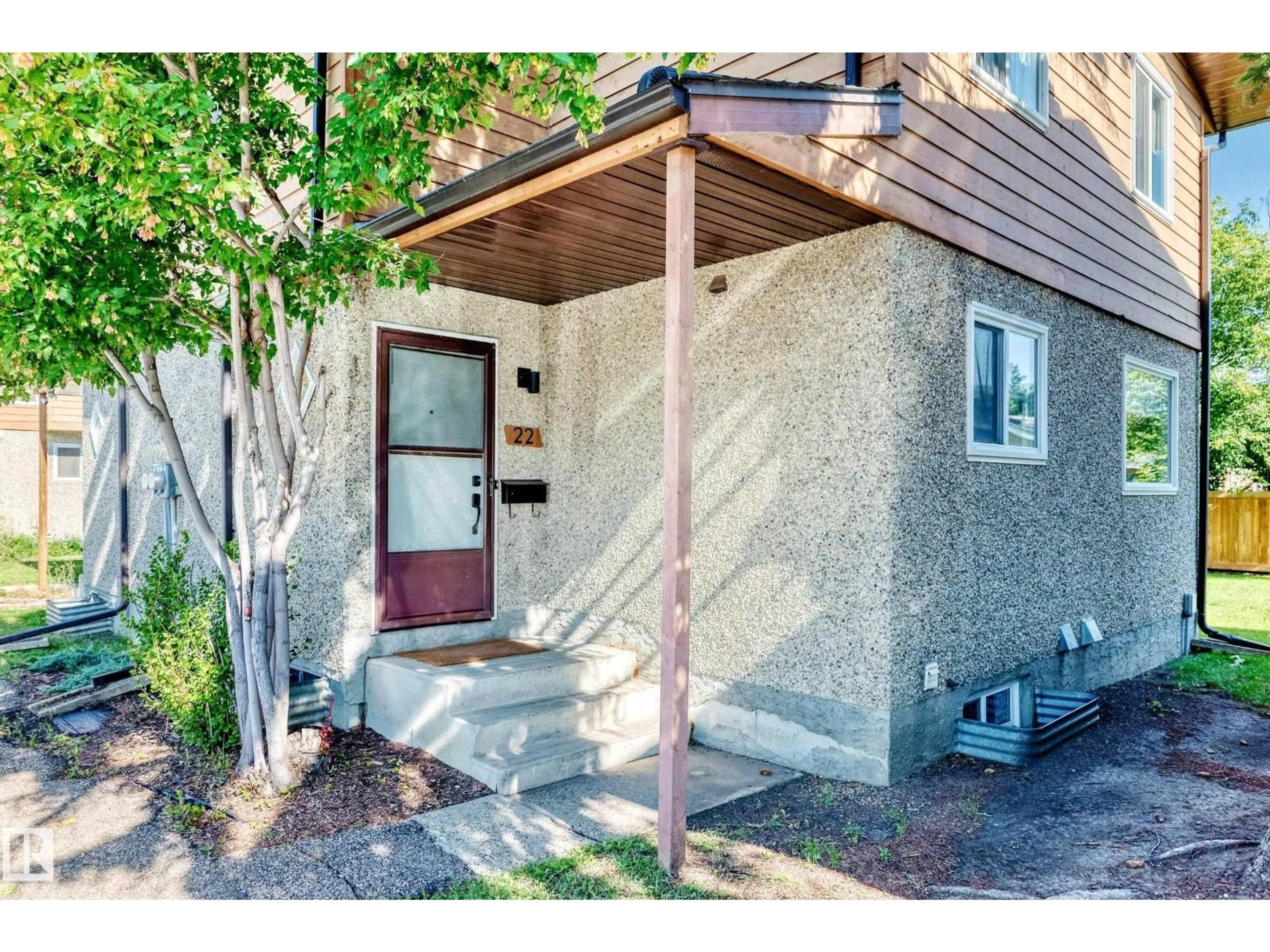 Indoor entryway for #22 - 3812 20 AV, Edmonton Alberta T6L4B2